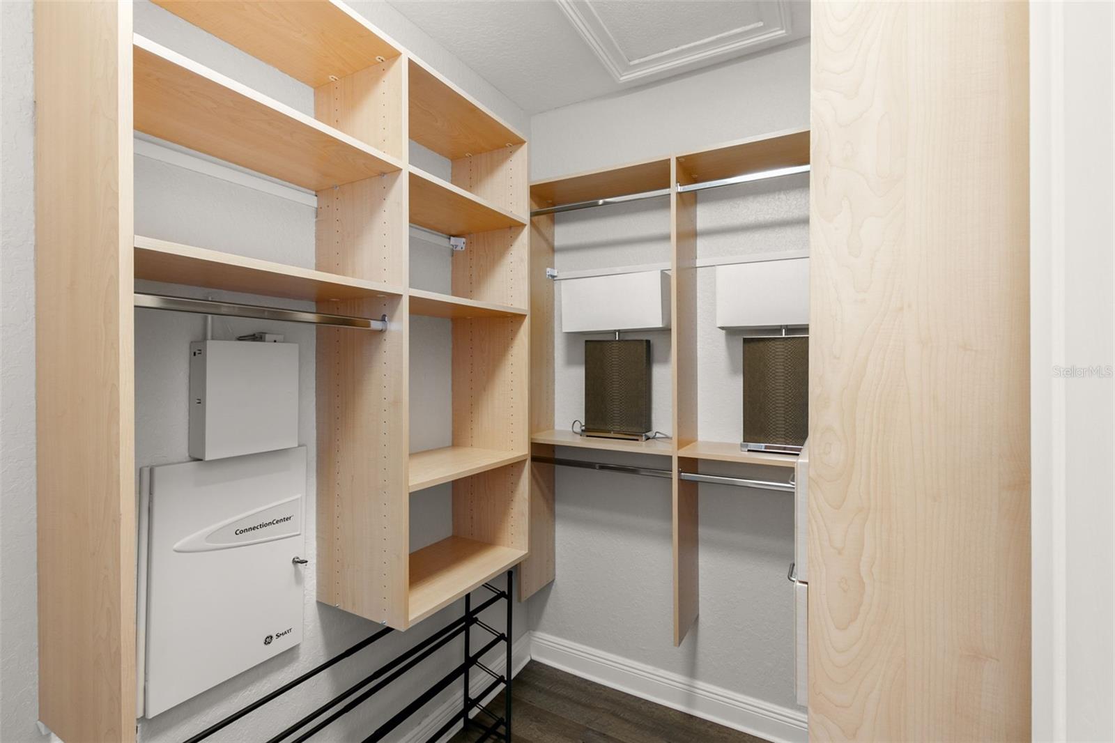 24 MANGROVE PT, ST PETERSBURG, FL, 33705