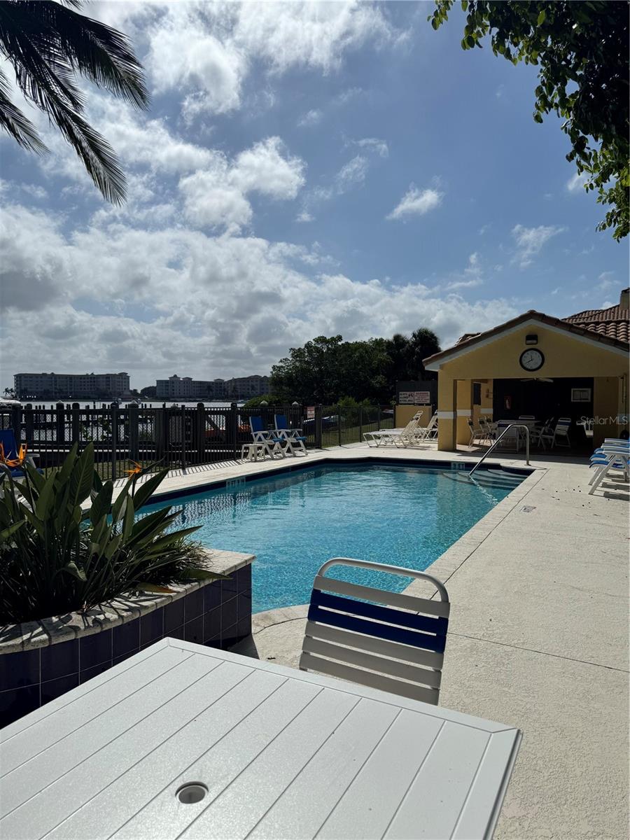 24 MANGROVE PT, ST PETERSBURG, FL, 33705