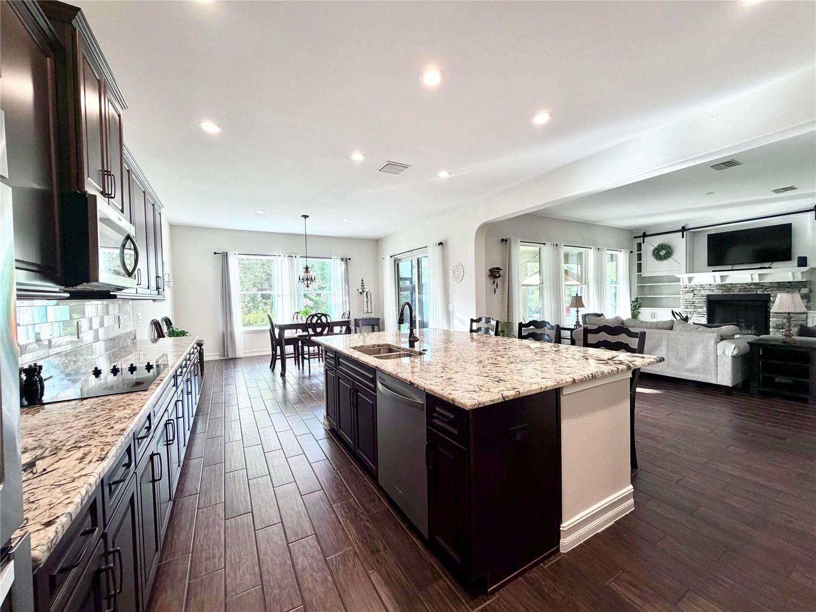 1879 WHITEWILLOW DR, WESLEY CHAPEL, FL, 33543