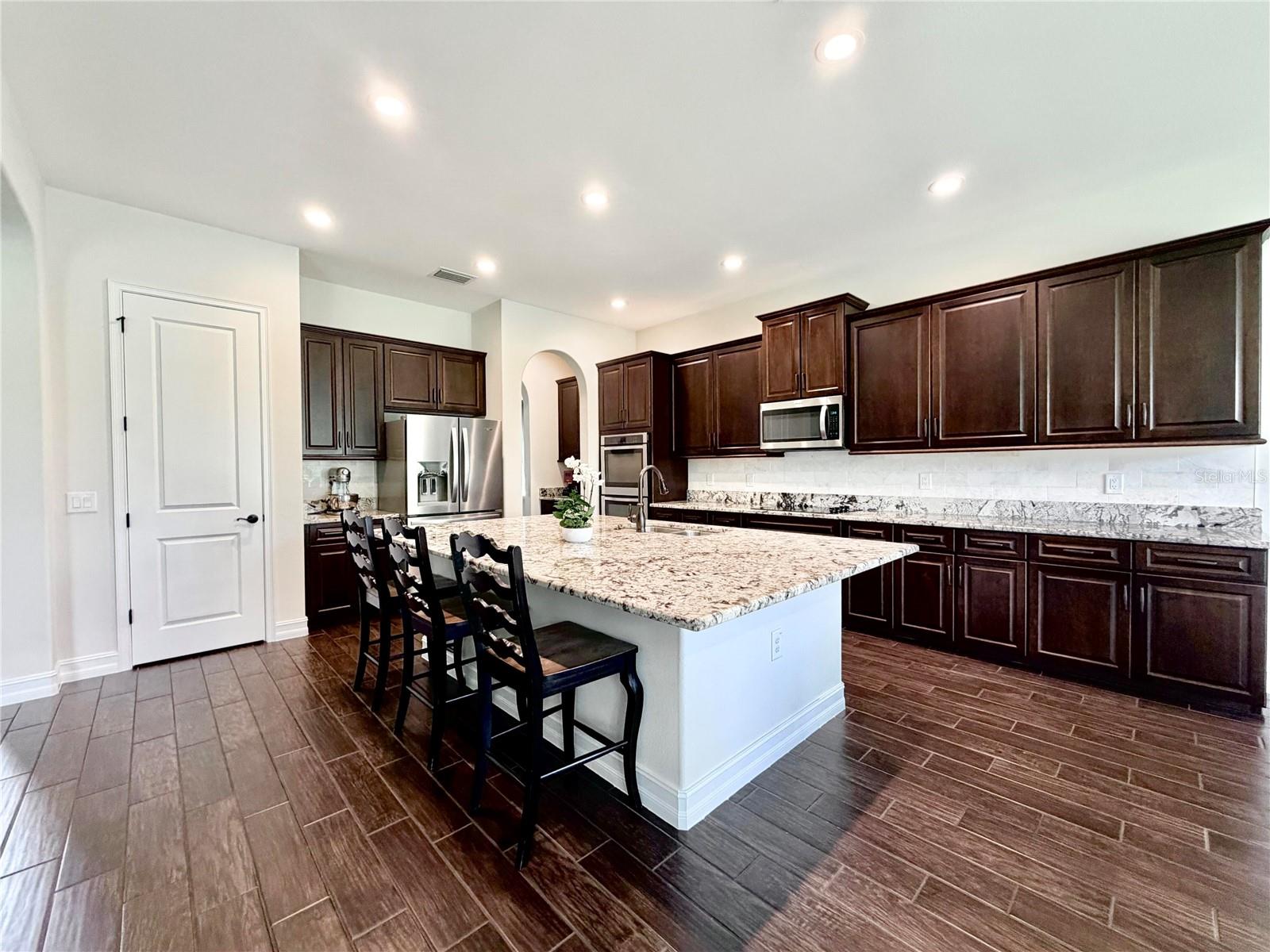 1879 WHITEWILLOW DR, WESLEY CHAPEL, FL, 33543