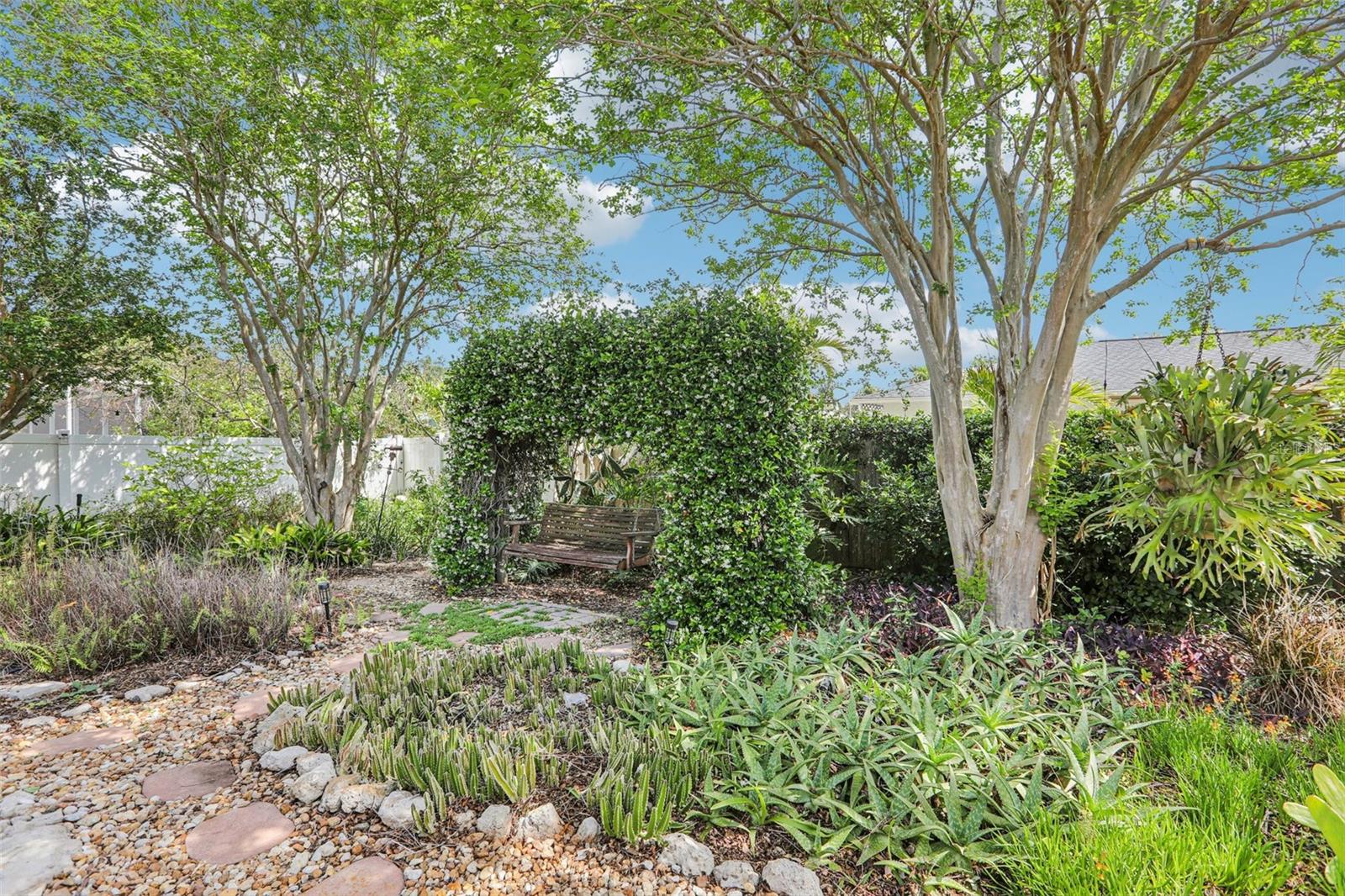 8083 BAYHAVEN DR, SEMINOLE, FL, 33776