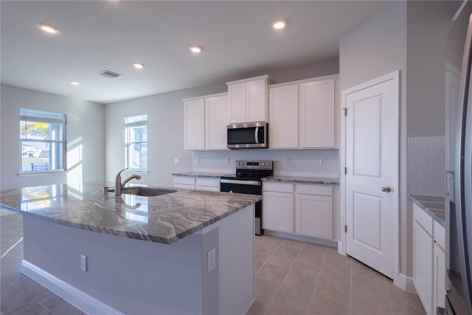 345 MANGROVE MANOR DR, APOLLO BEACH, FL, 33572