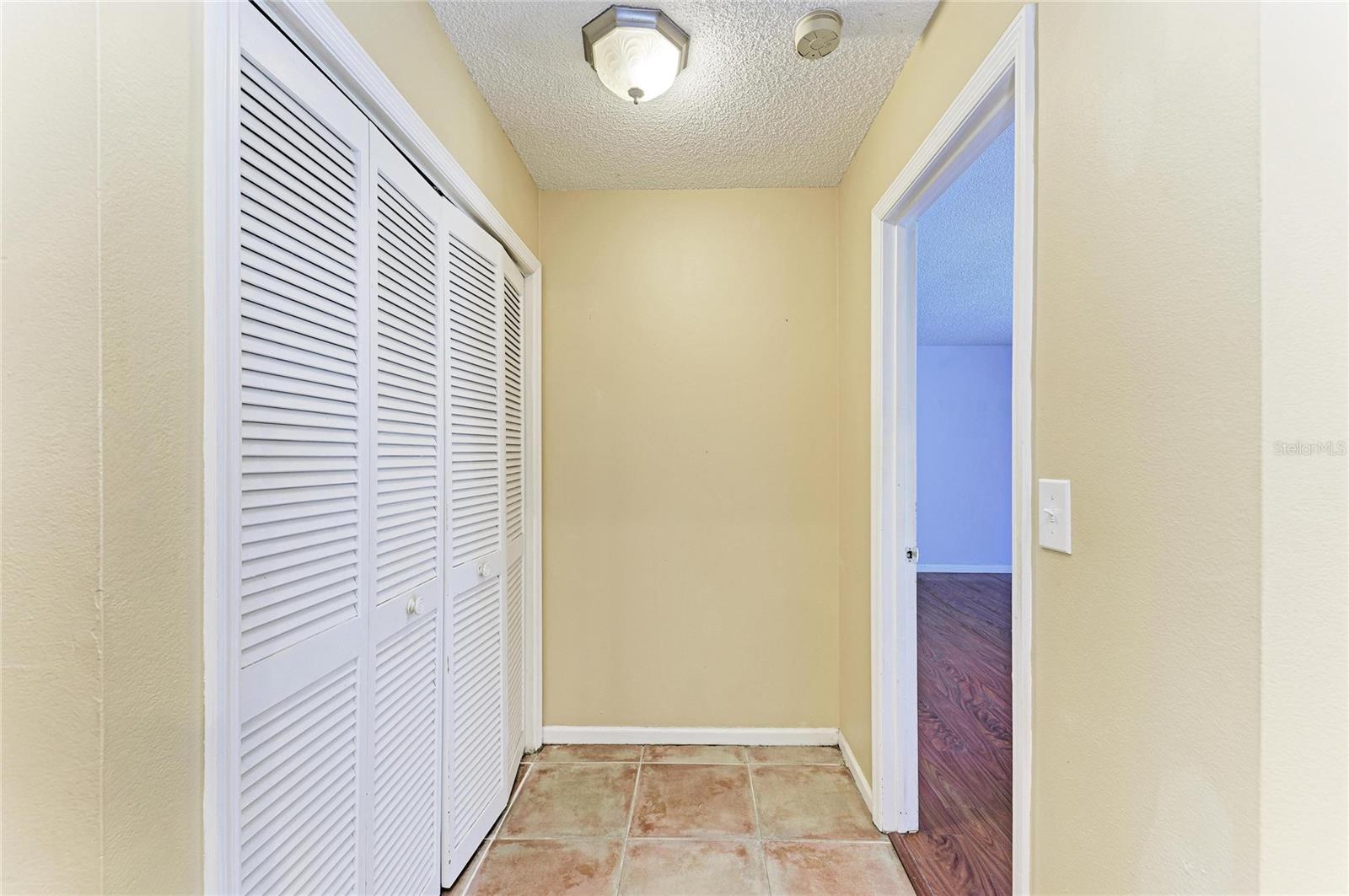 903 PLUM TREE LN, SARASOTA, FL, 34243