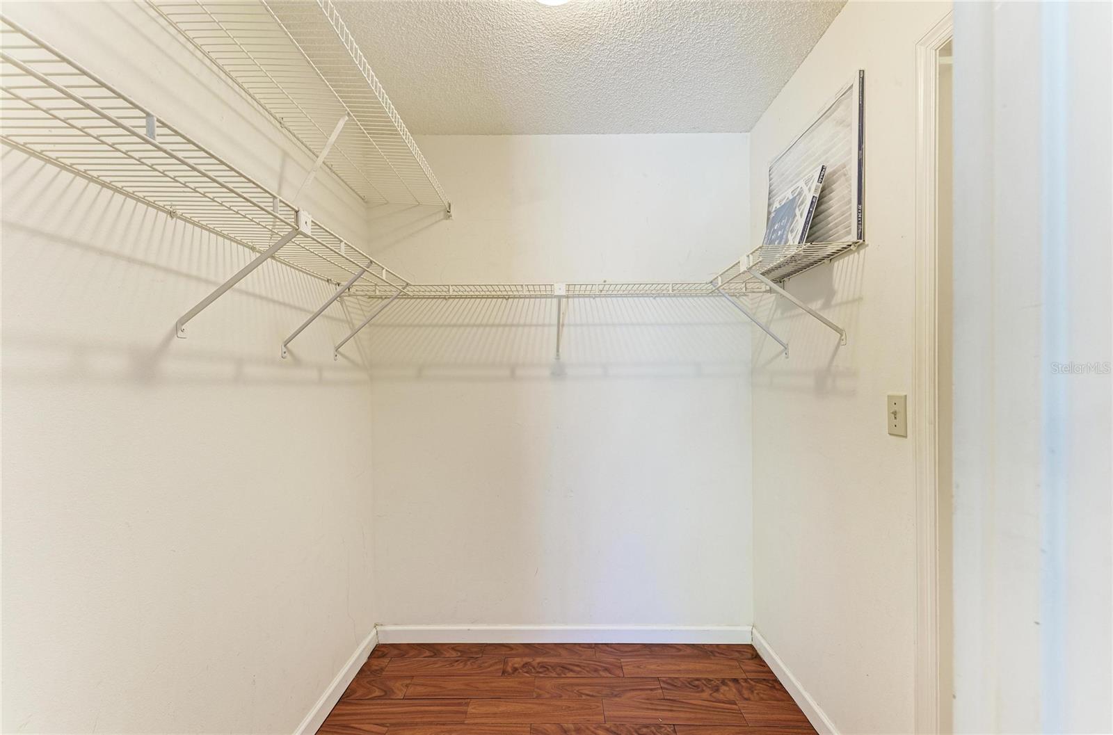 903 PLUM TREE LN, SARASOTA, FL, 34243