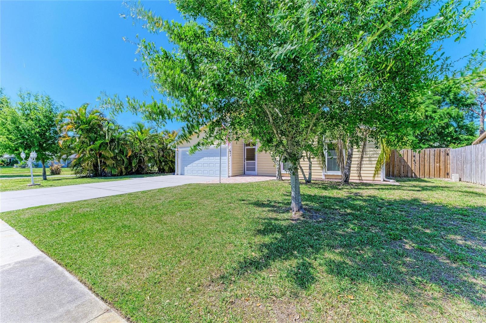 903 PLUM TREE LN, SARASOTA, FL, 34243