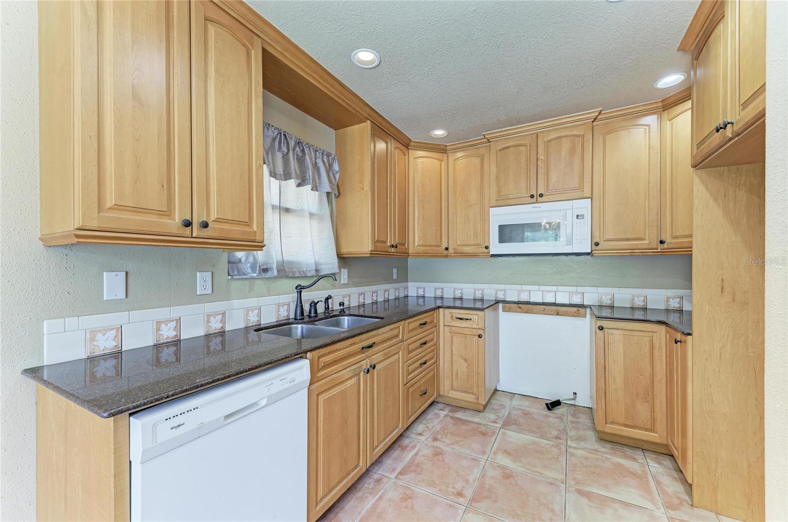 903 PLUM TREE LN, SARASOTA, FL, 34243