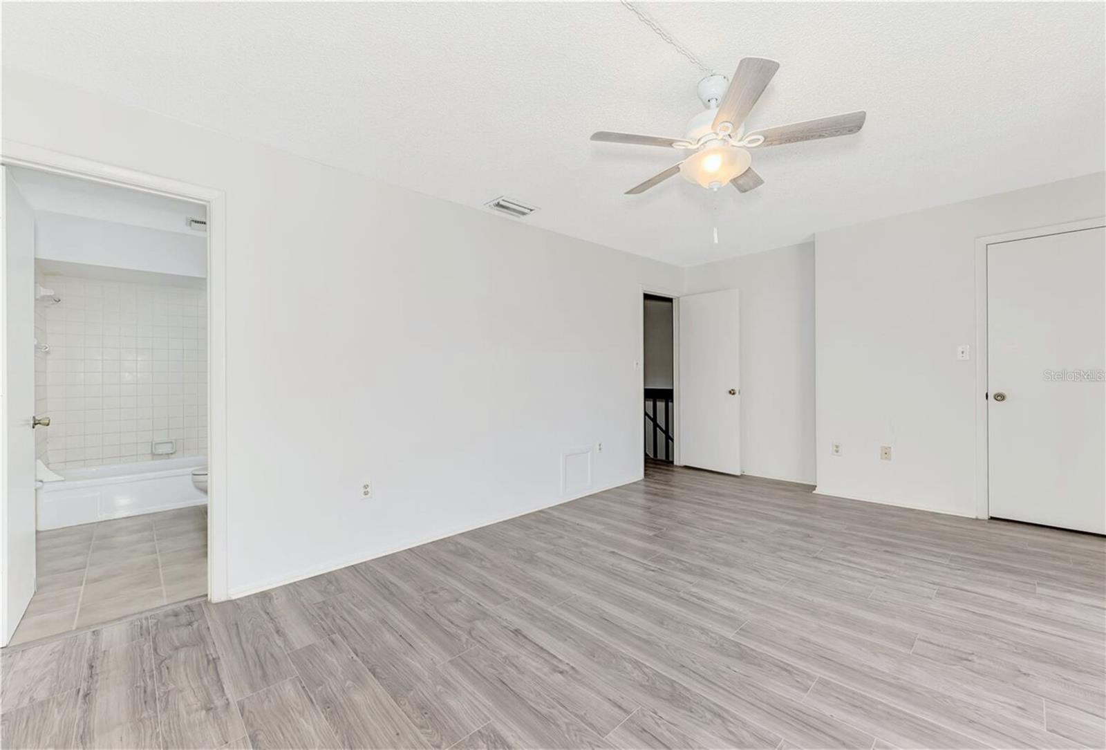 935 SUNRIDGE WAY #B4, SARASOTA, FL, 34234