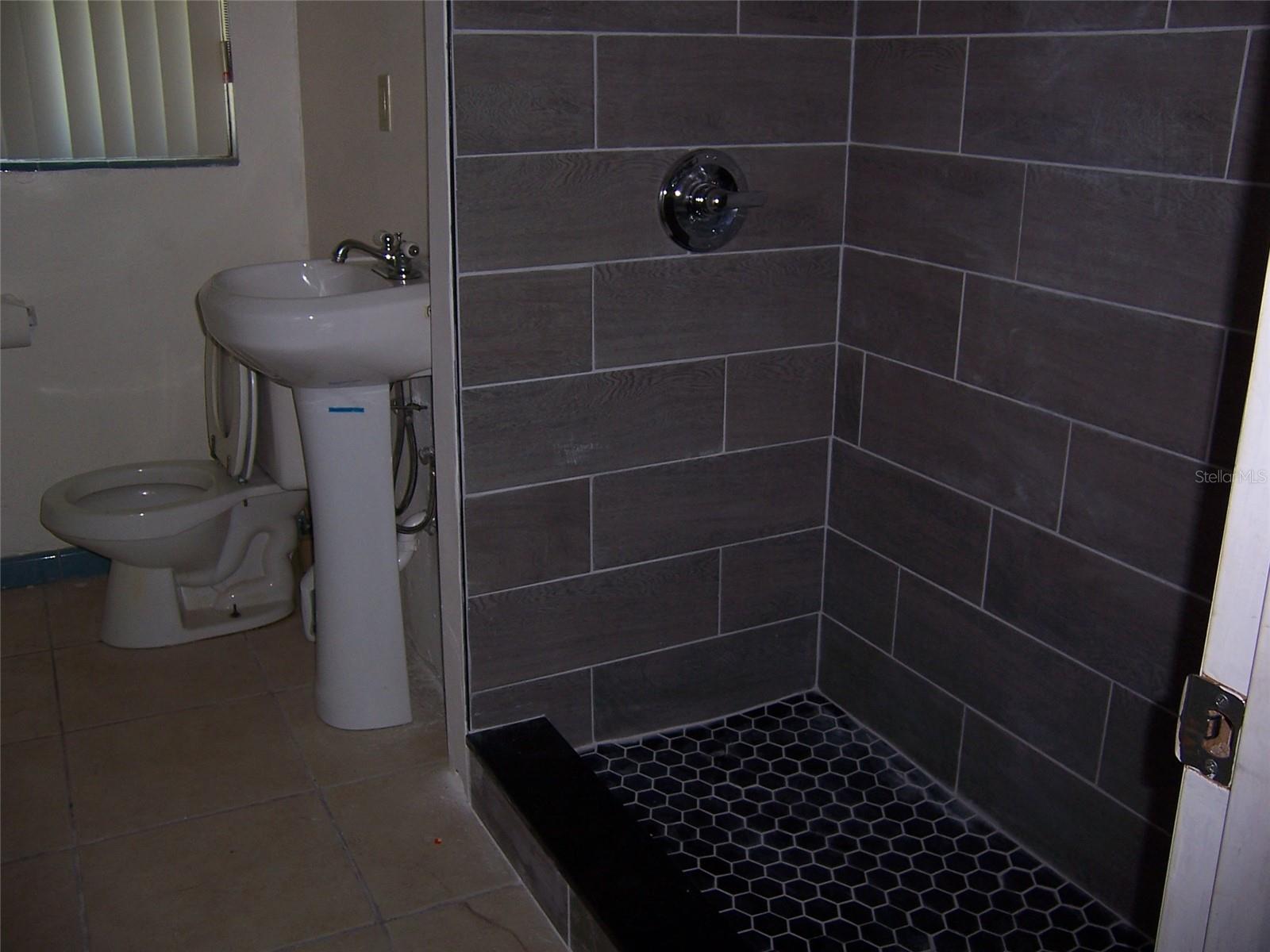 905 N PINE HILLS RD, ORLANDO, FL, 32808