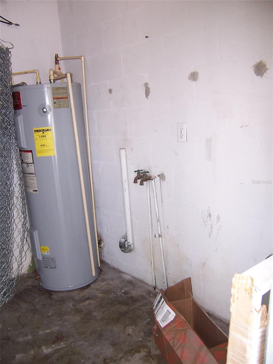 905 N PINE HILLS RD, ORLANDO, FL, 32808