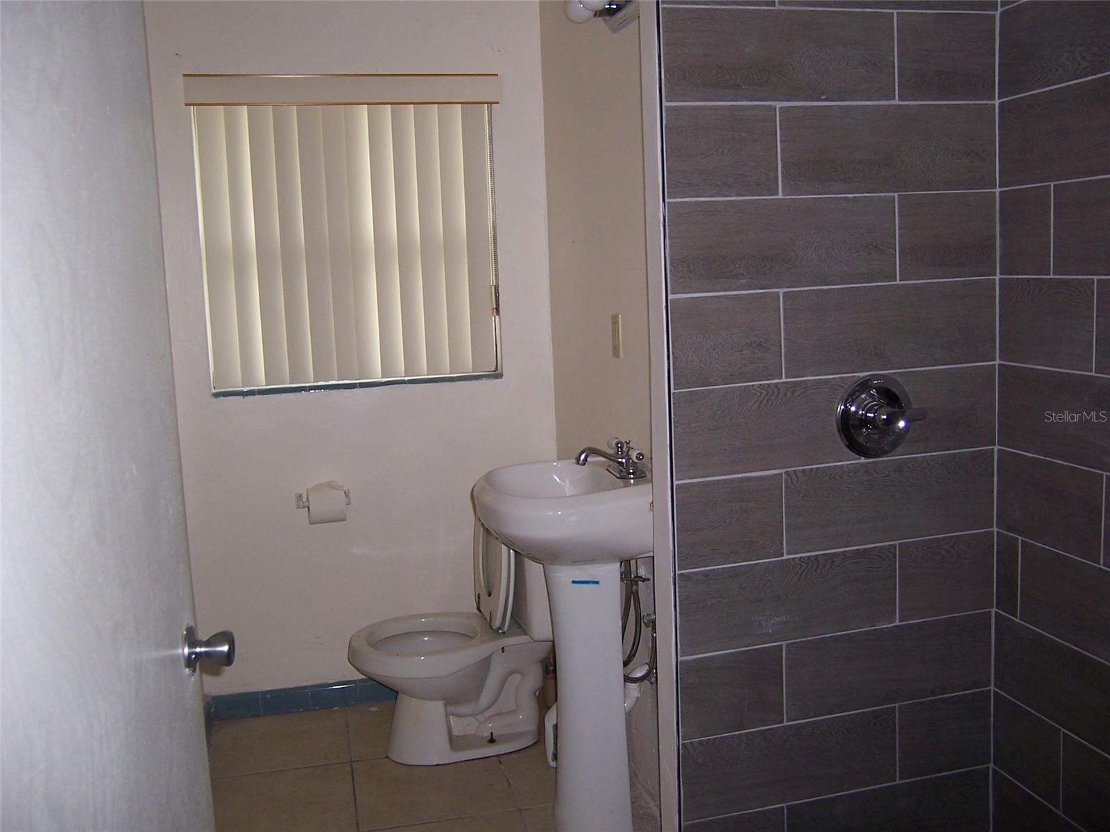 905 N PINE HILLS RD, ORLANDO, FL, 32808