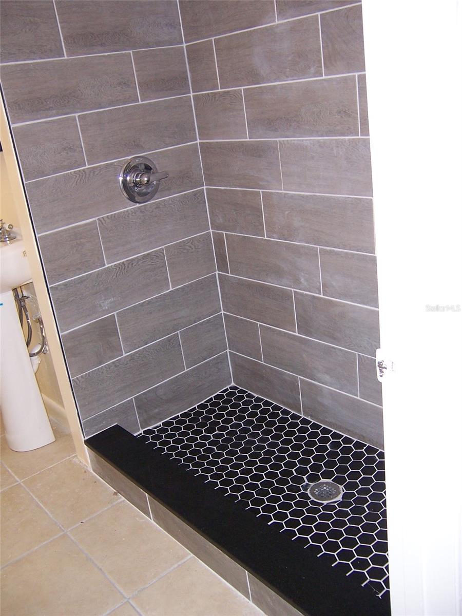 905 N PINE HILLS RD, ORLANDO, FL, 32808