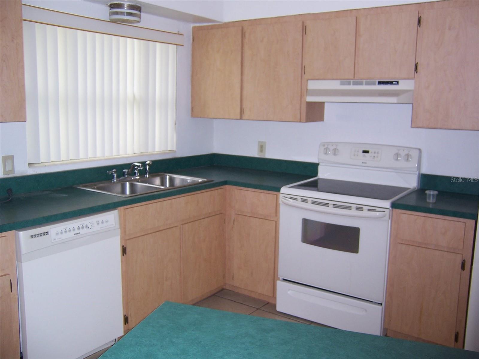 905 N PINE HILLS RD, ORLANDO, FL, 32808