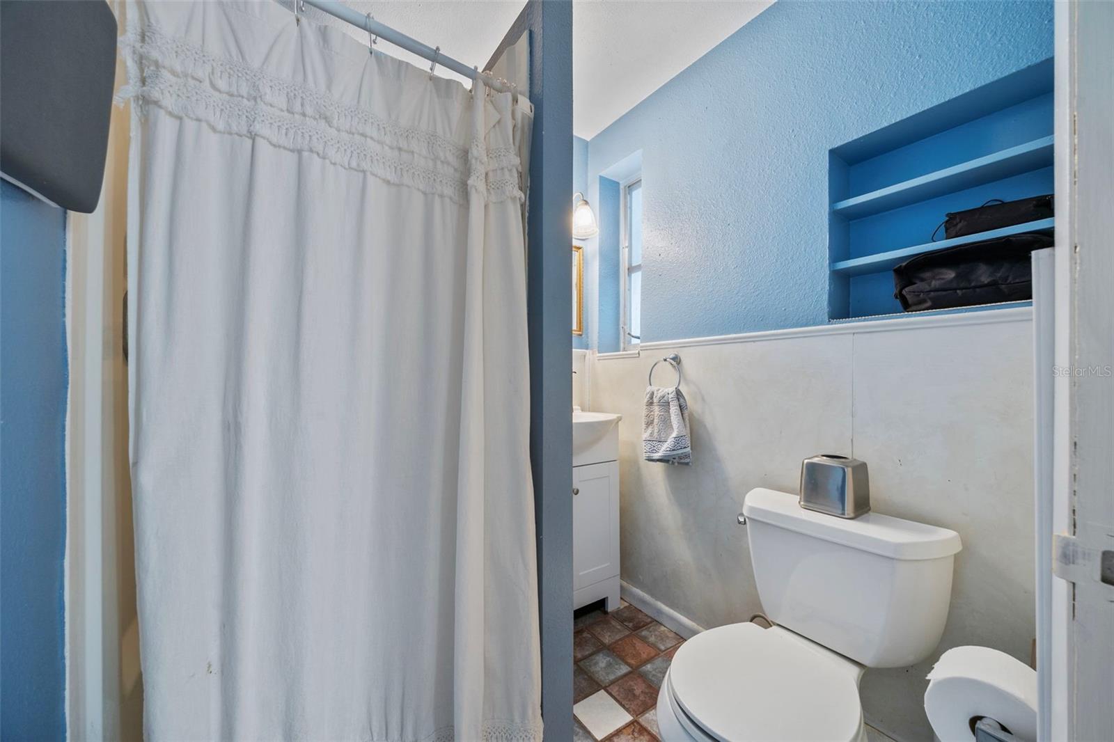 1100 32ND AVE N, ST PETERSBURG, FL, 33704