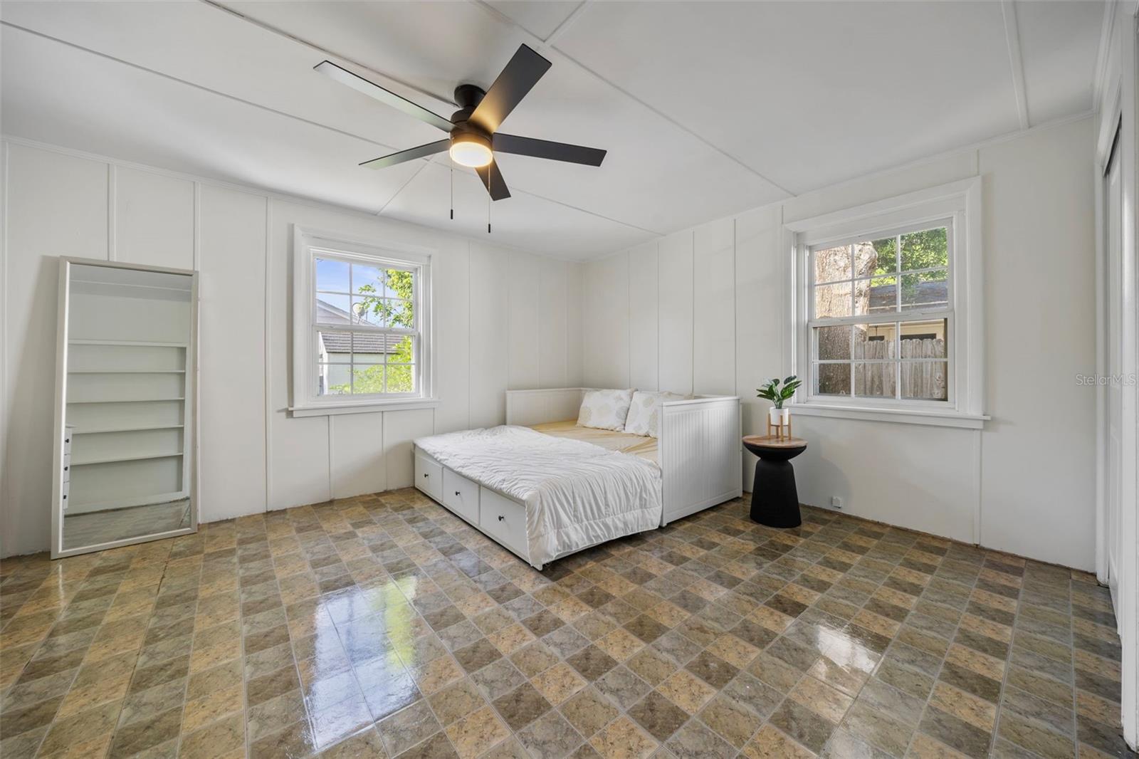 1100 32ND AVE N, ST PETERSBURG, FL, 33704