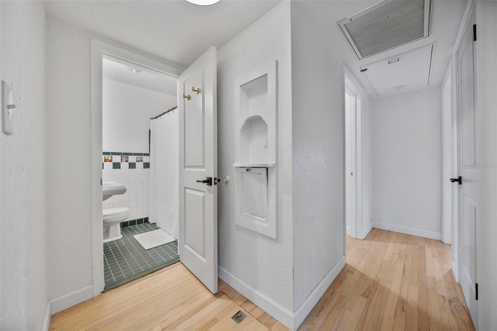 1100 32ND AVE N, ST PETERSBURG, FL, 33704