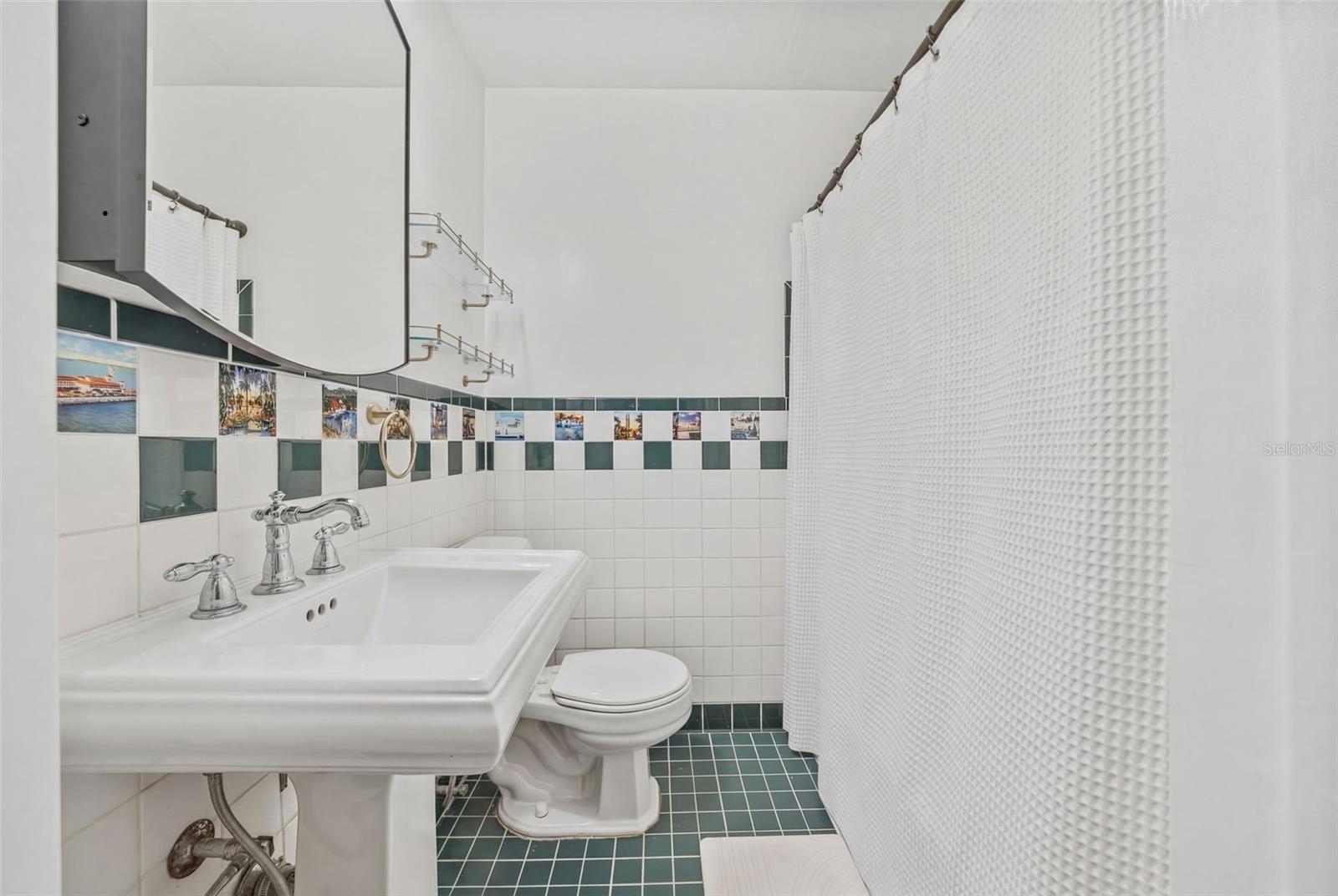 1100 32ND AVE N, ST PETERSBURG, FL, 33704