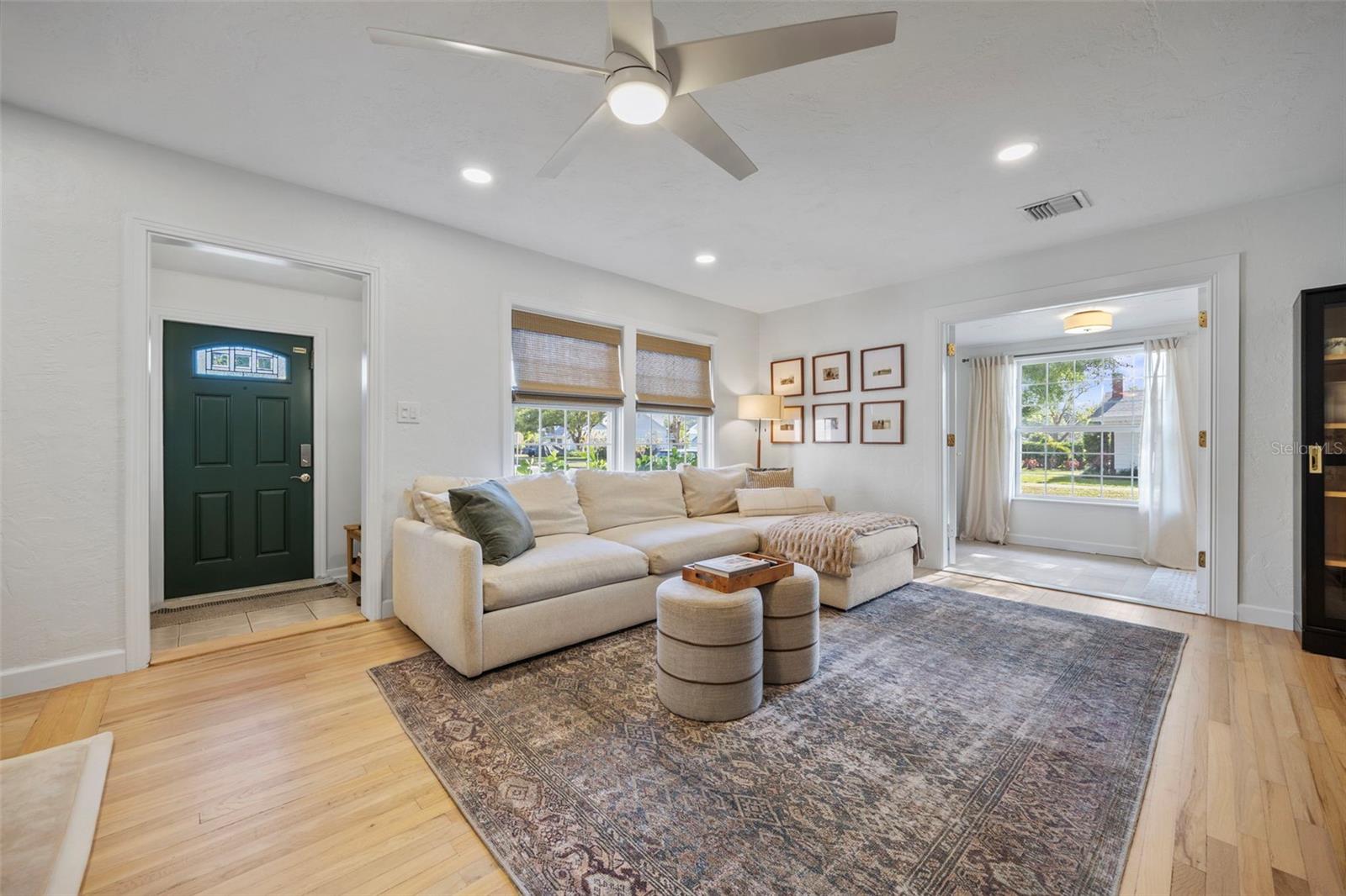 1100 32ND AVE N, ST PETERSBURG, FL, 33704