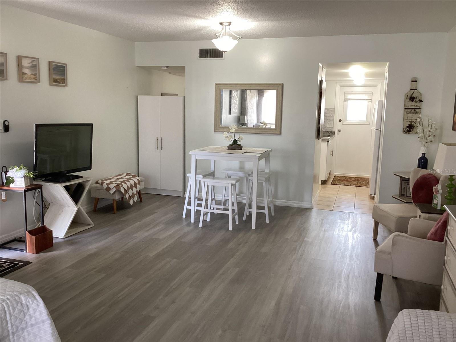 7701 STARKEY RD #206, SEMINOLE, FL, 33777