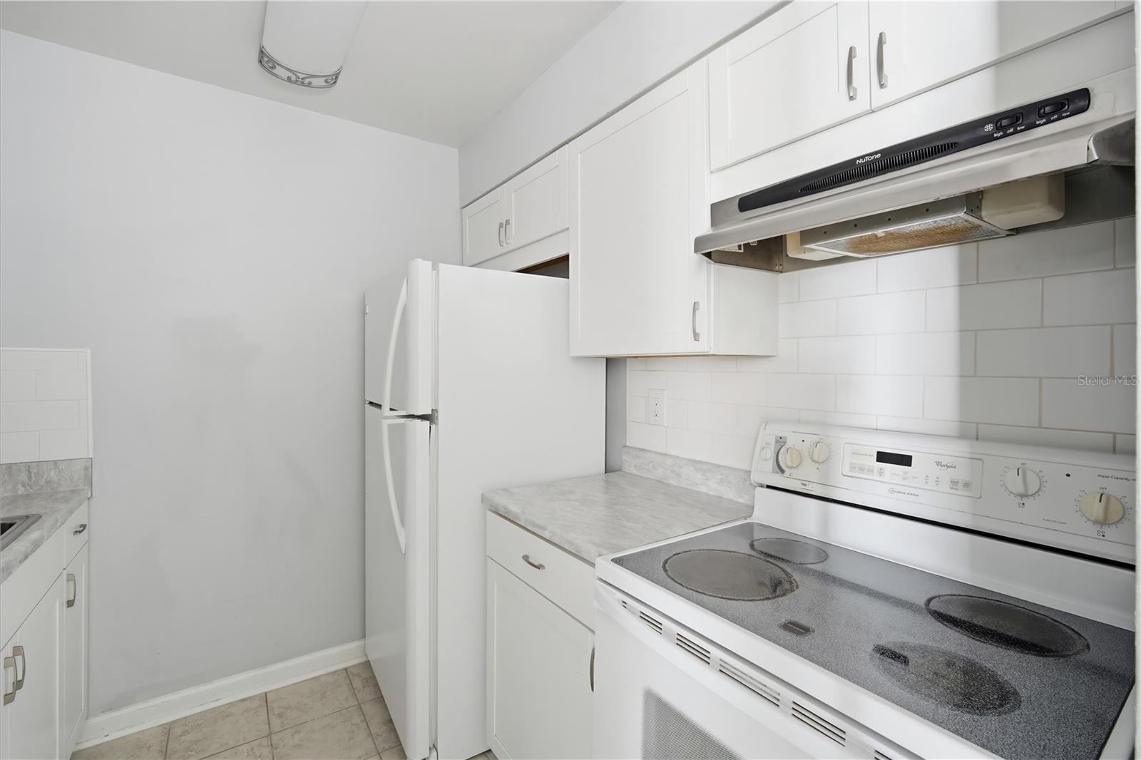 4022 TUMBLE WOOD TRL #201, TAMPA, FL, 33613