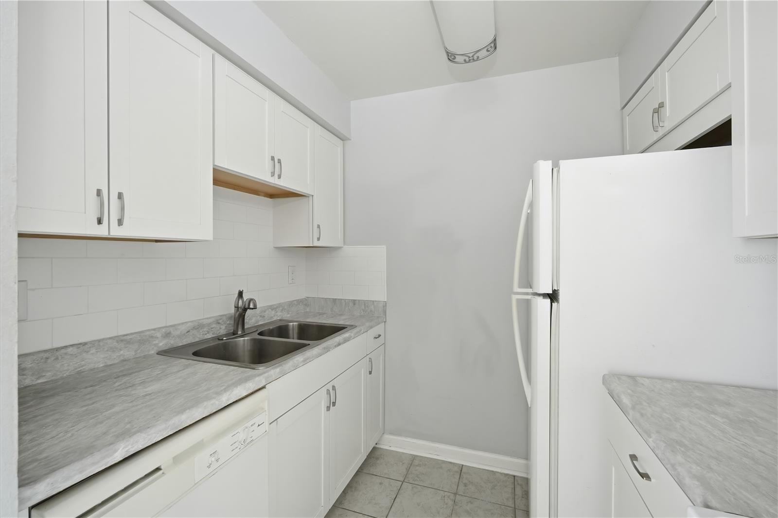 4022 TUMBLE WOOD TRL #201, TAMPA, FL, 33613