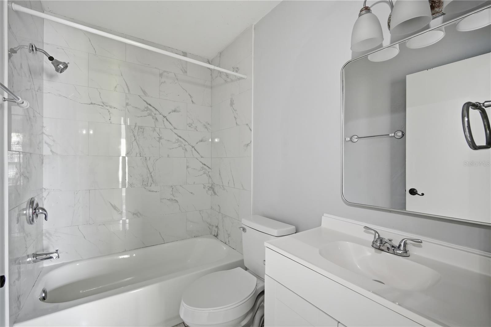 4022 TUMBLE WOOD TRL #201, TAMPA, FL, 33613