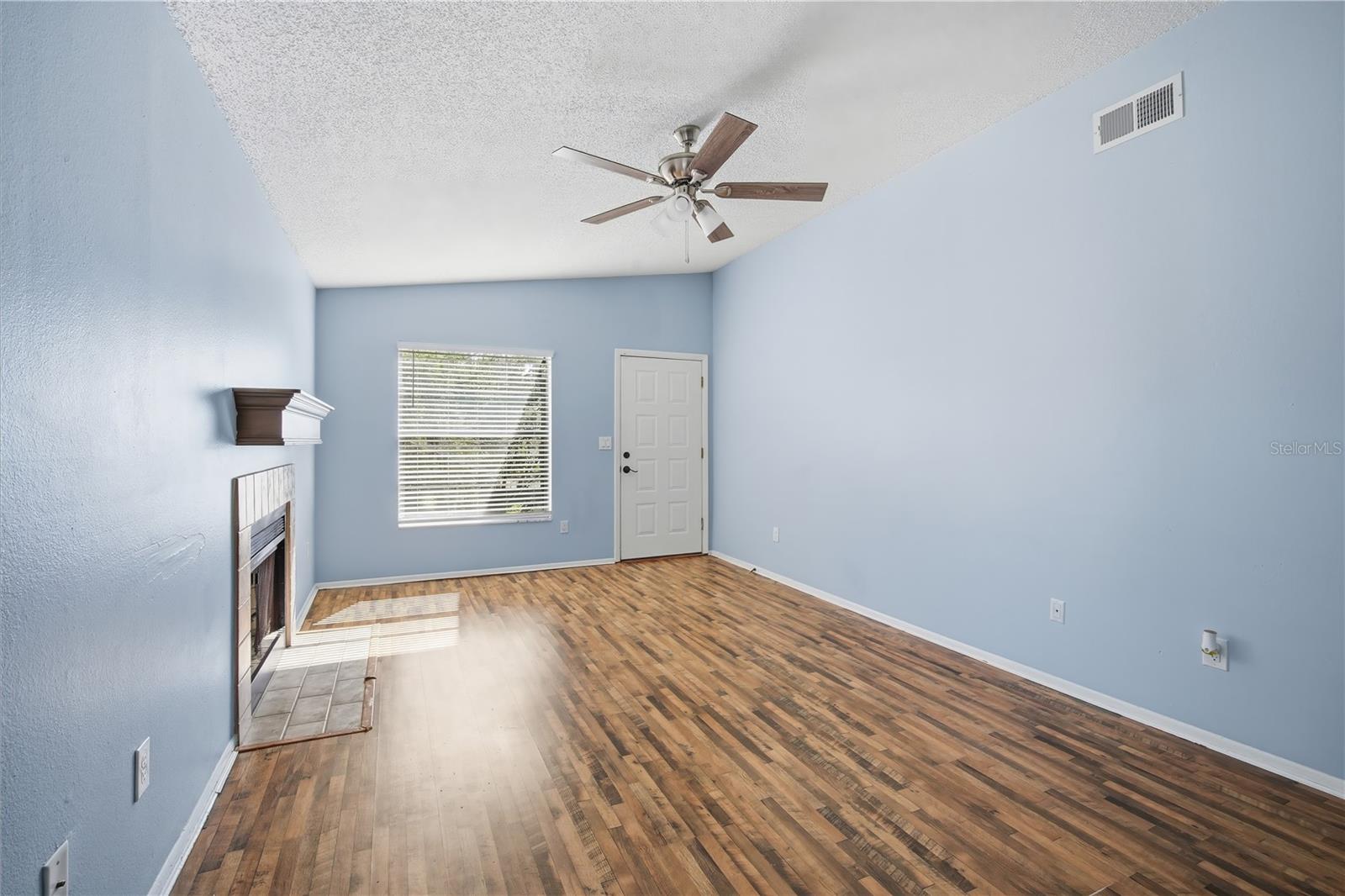 4022 TUMBLE WOOD TRL #201, TAMPA, FL, 33613