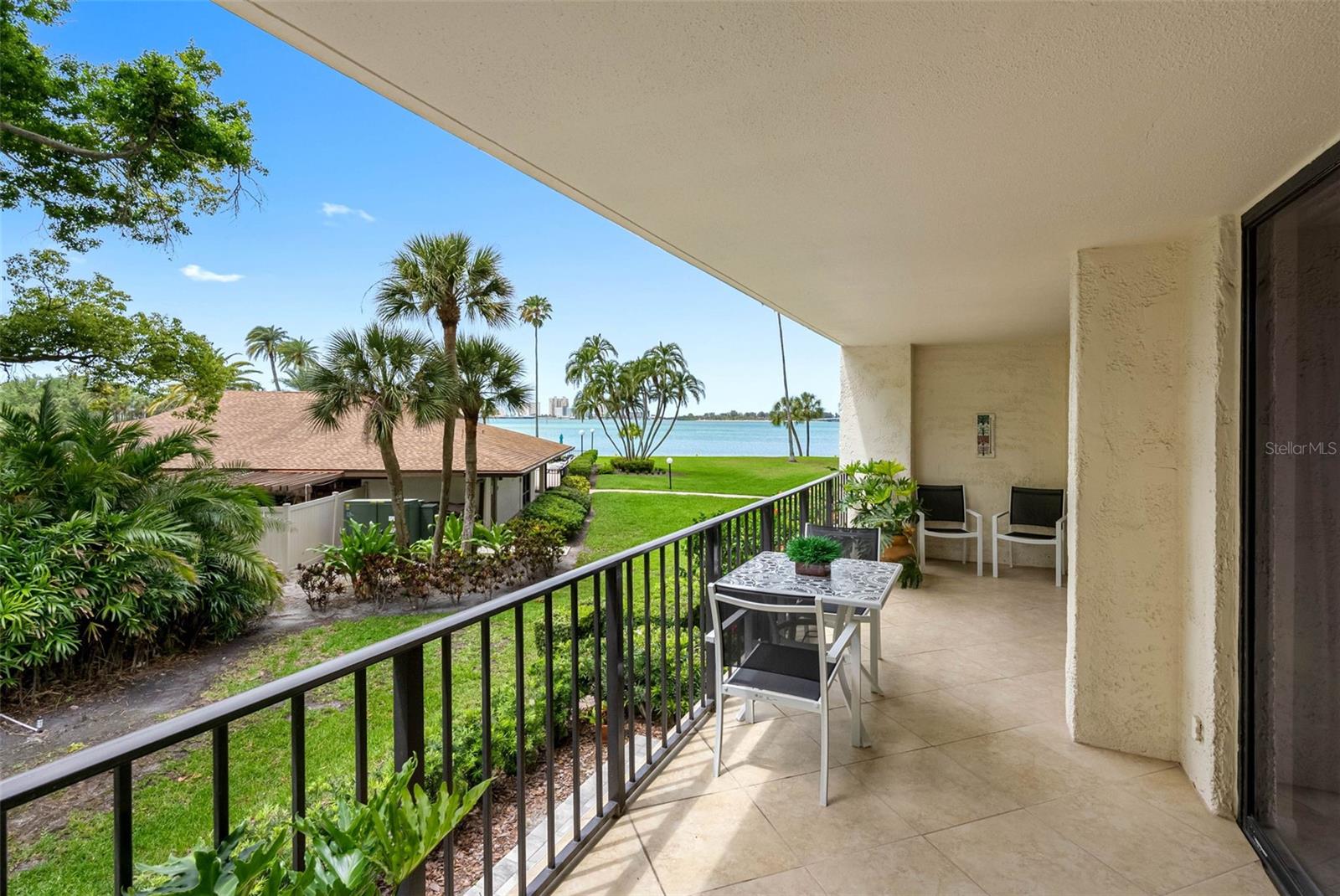 100 OAKMONT LN #203, BELLEAIR, FL, 33756