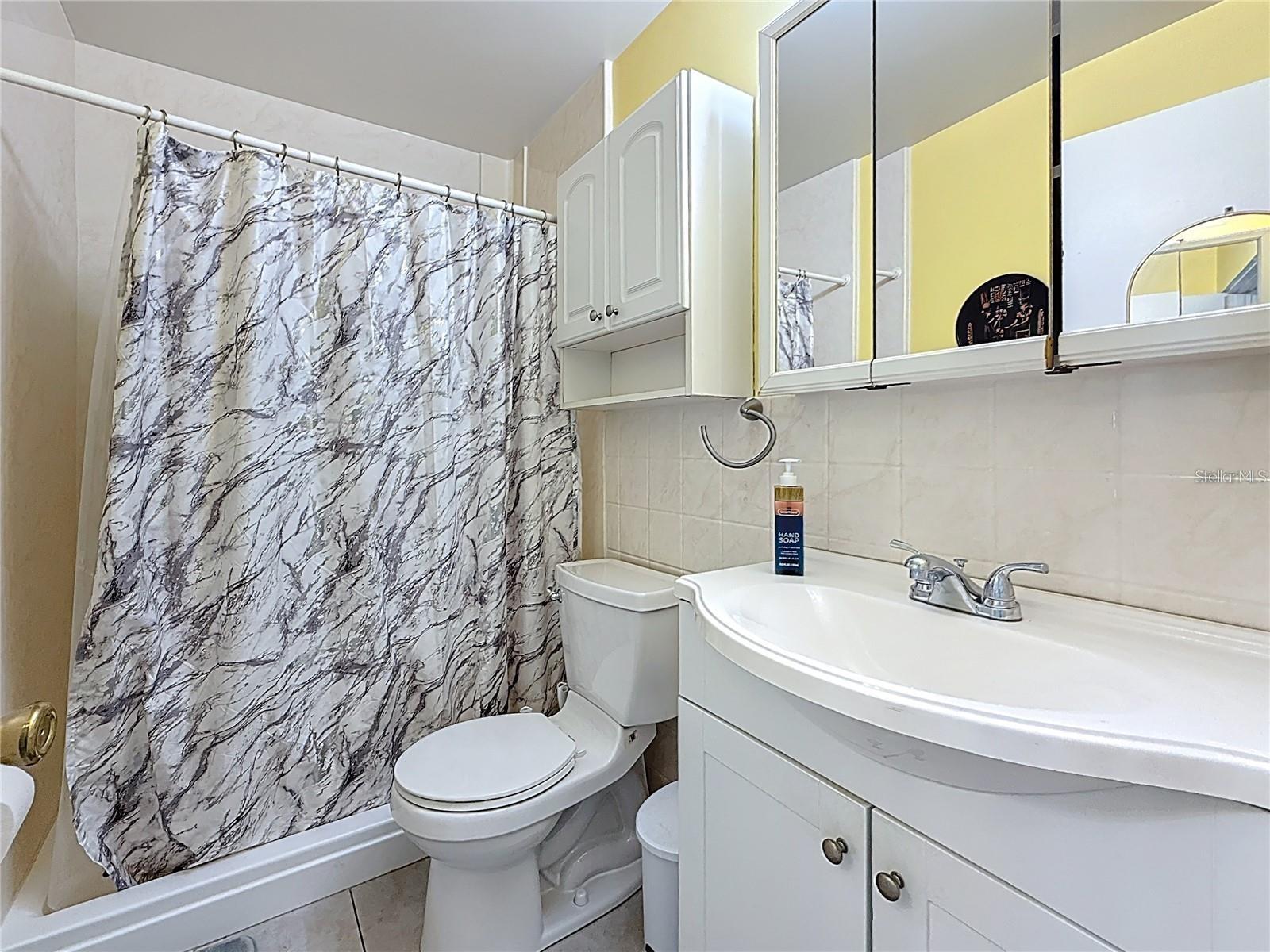 8425 112TH ST #104, SEMINOLE, FL, 33772