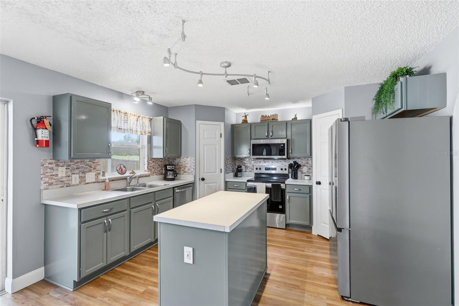 2150 SANDRIDGE CIR, EUSTIS, FL, 32726