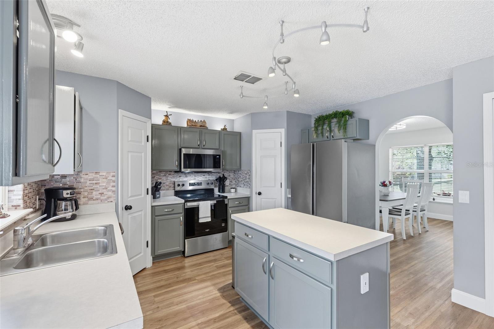 2150 SANDRIDGE CIR, EUSTIS, FL, 32726