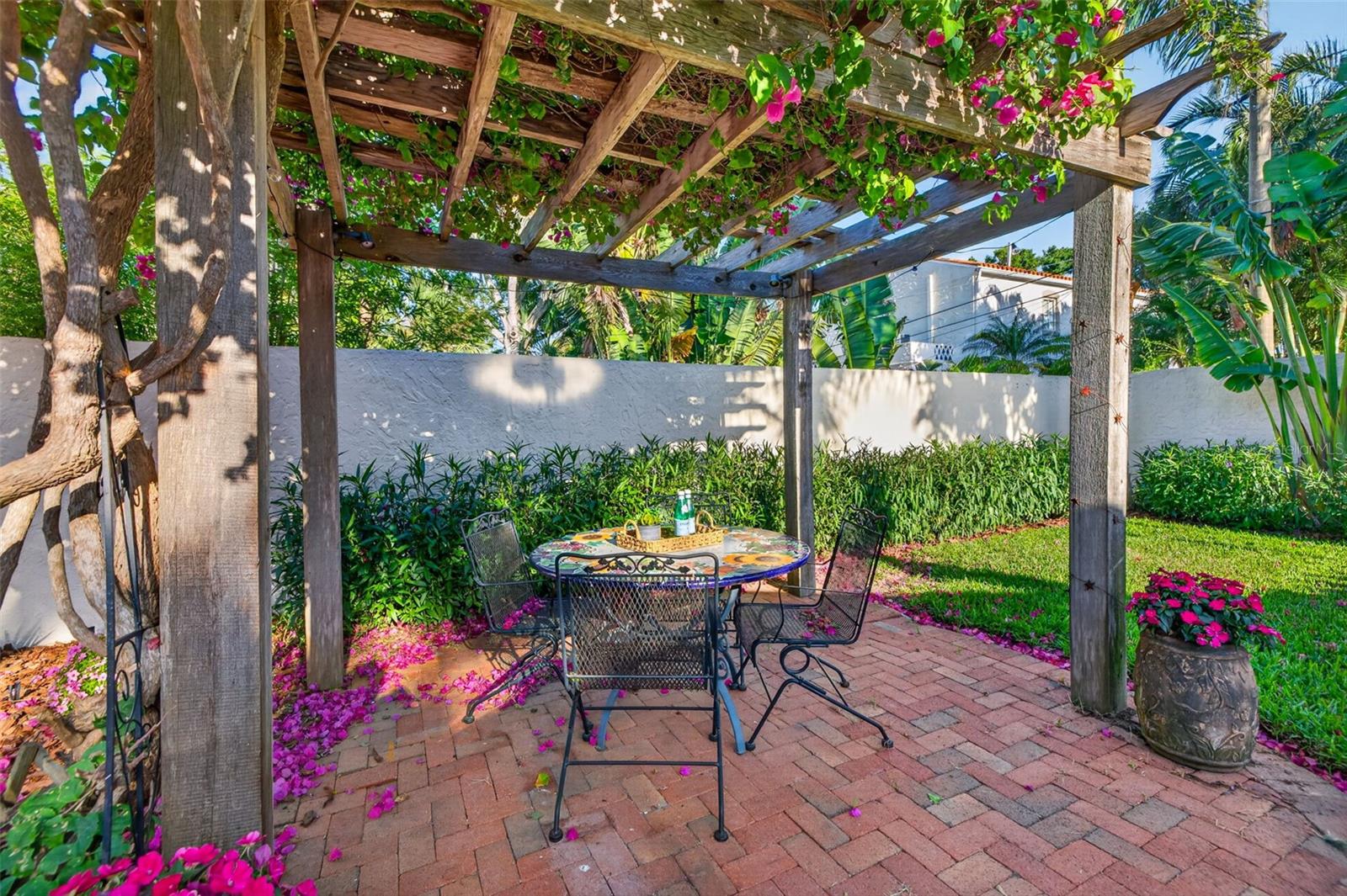 636 15TH AVE NE, ST PETERSBURG, FL, 33704