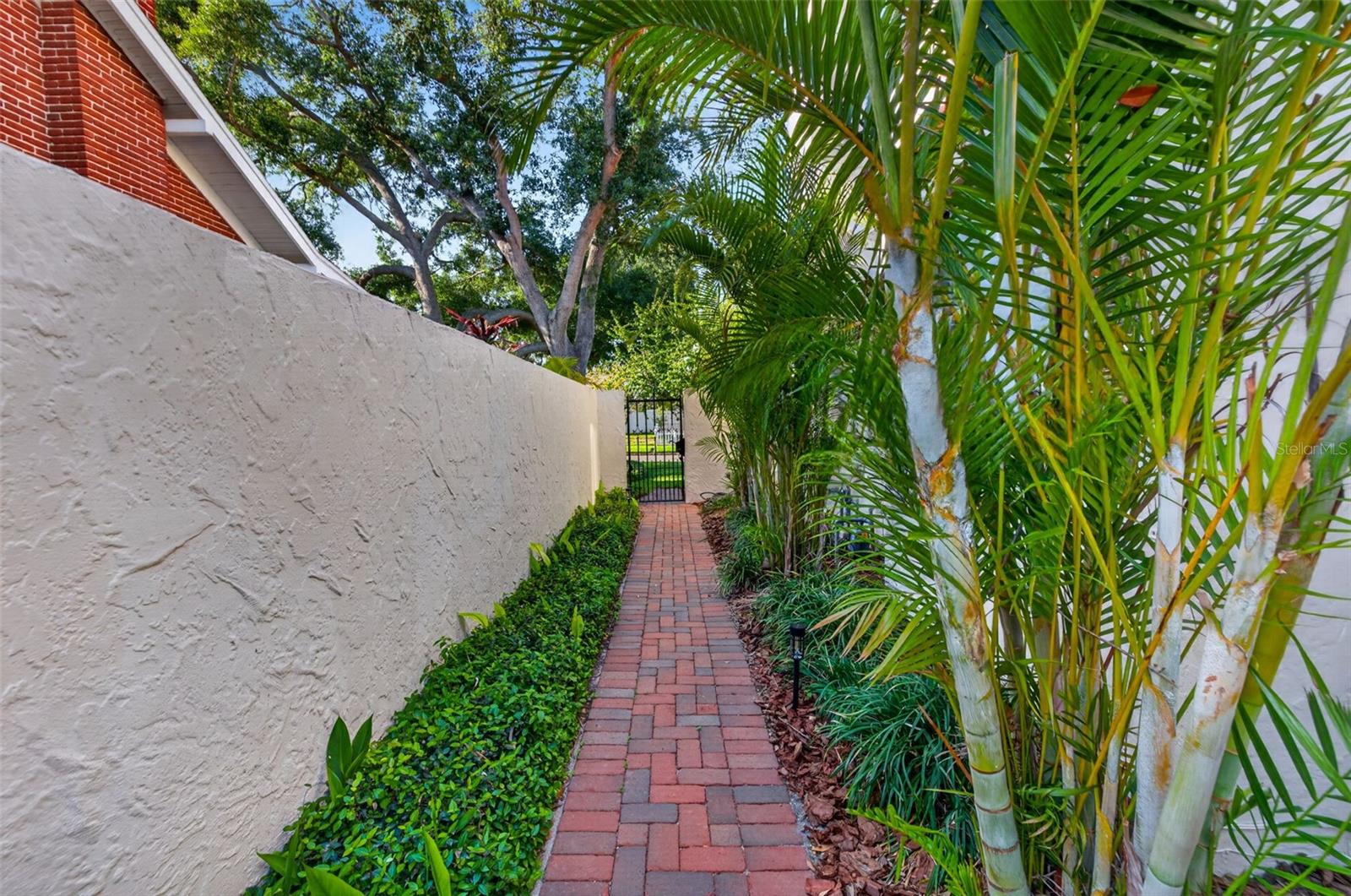 636 15TH AVE NE, ST PETERSBURG, FL, 33704