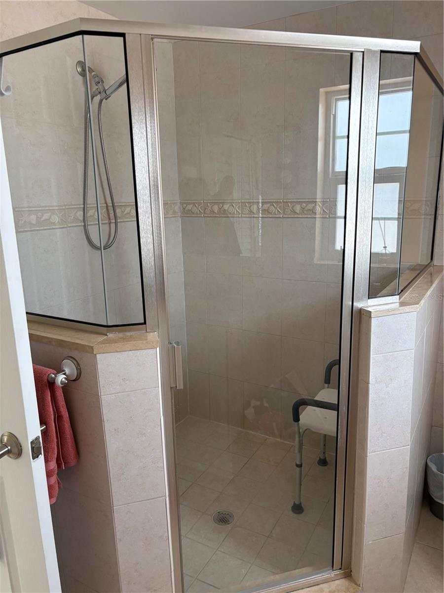 101 E BAY DR, TREASURE ISLAND, FL, 33706