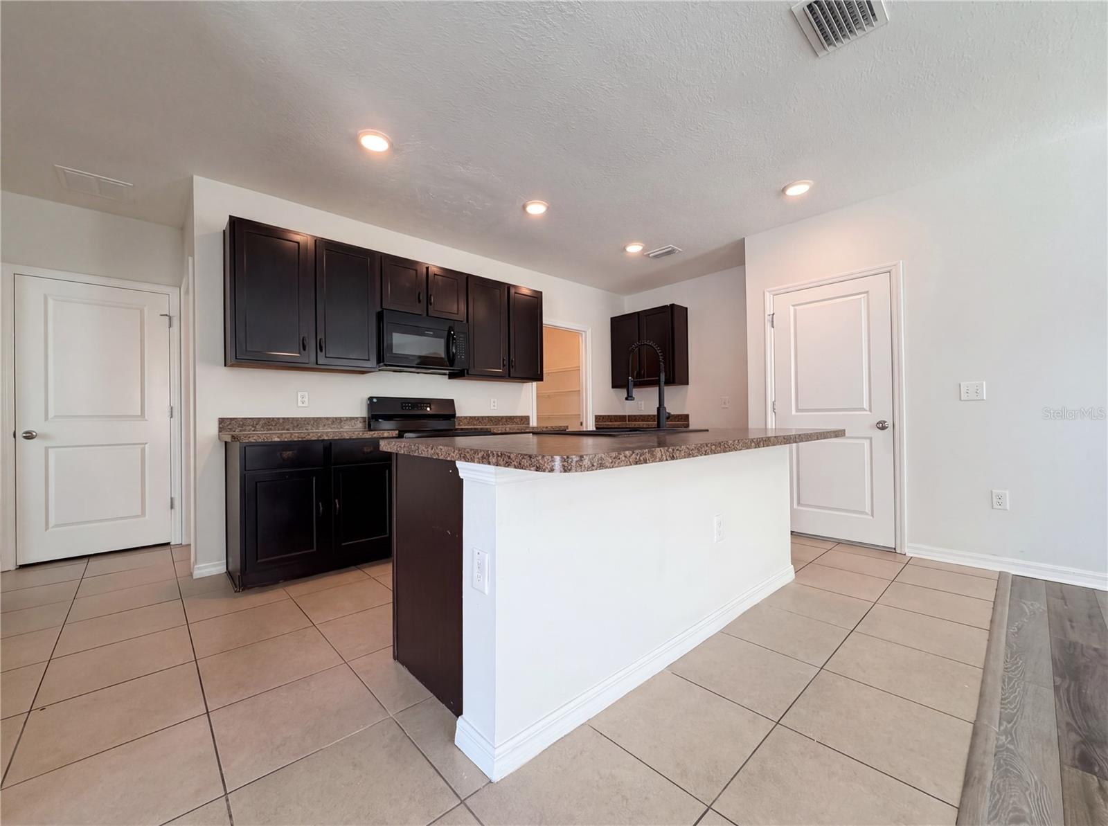 10225 MANGROVE WELL RD, SUN CITY CENTER, FL, 33573