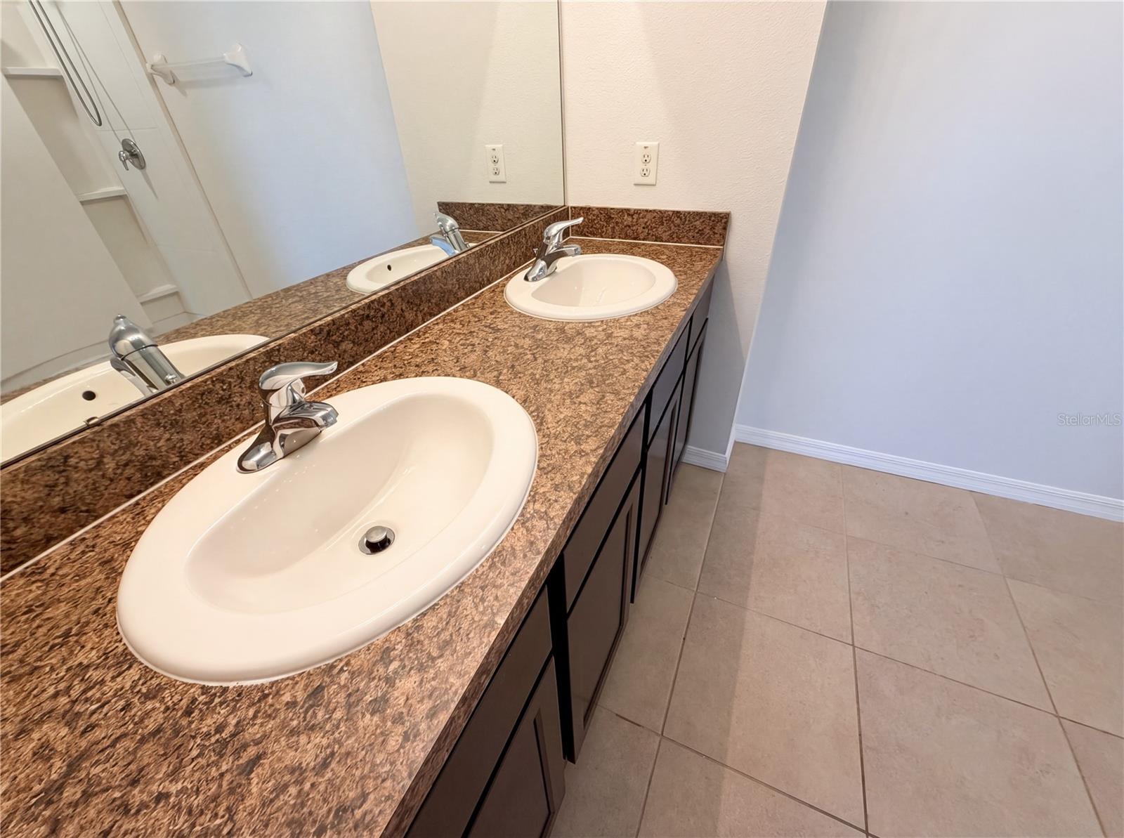 10225 MANGROVE WELL RD, SUN CITY CENTER, FL, 33573