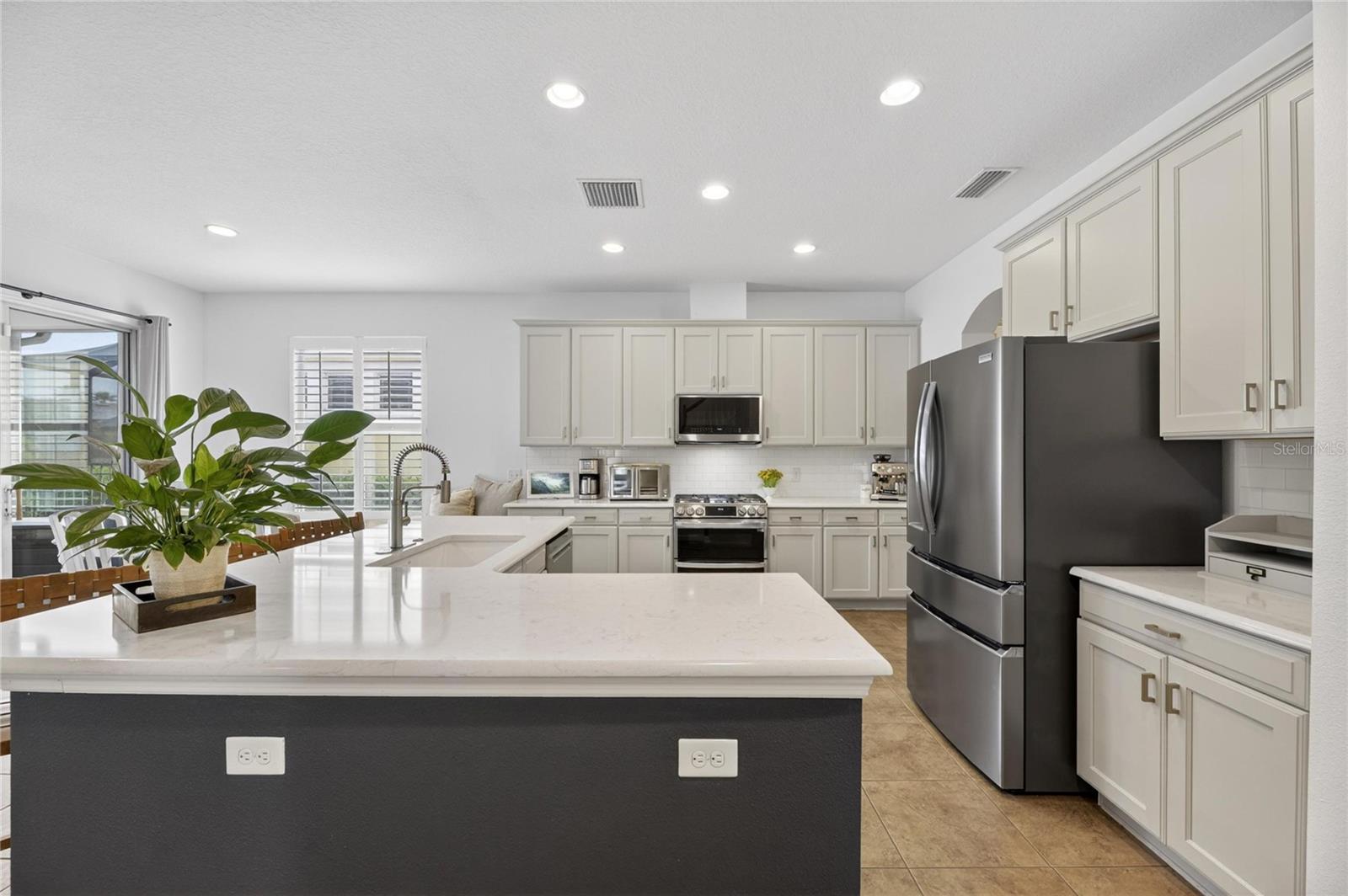 8115 SAVANNAH POINT CT, TAMPA, FL, 33647