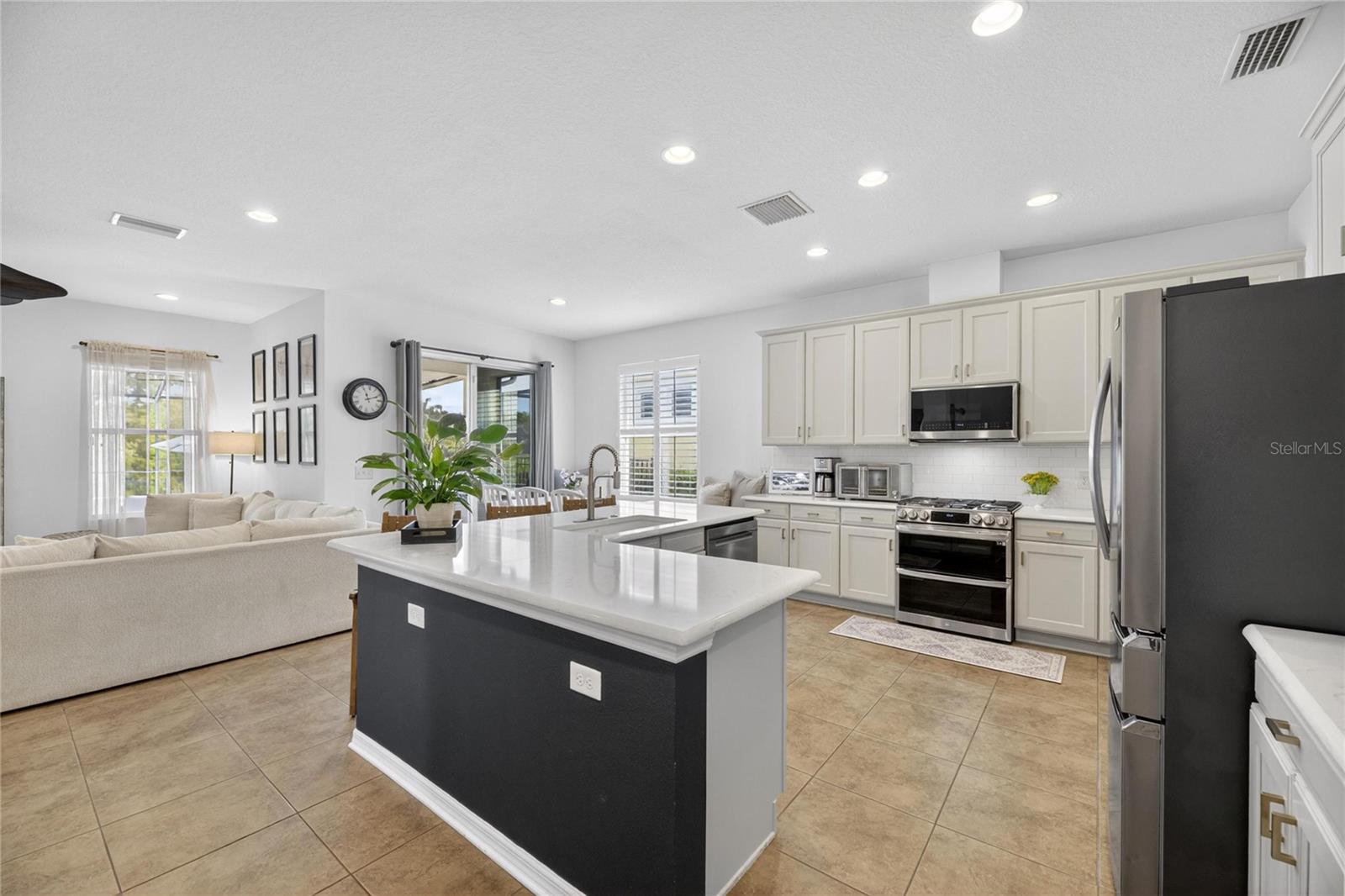 8115 SAVANNAH POINT CT, TAMPA, FL, 33647