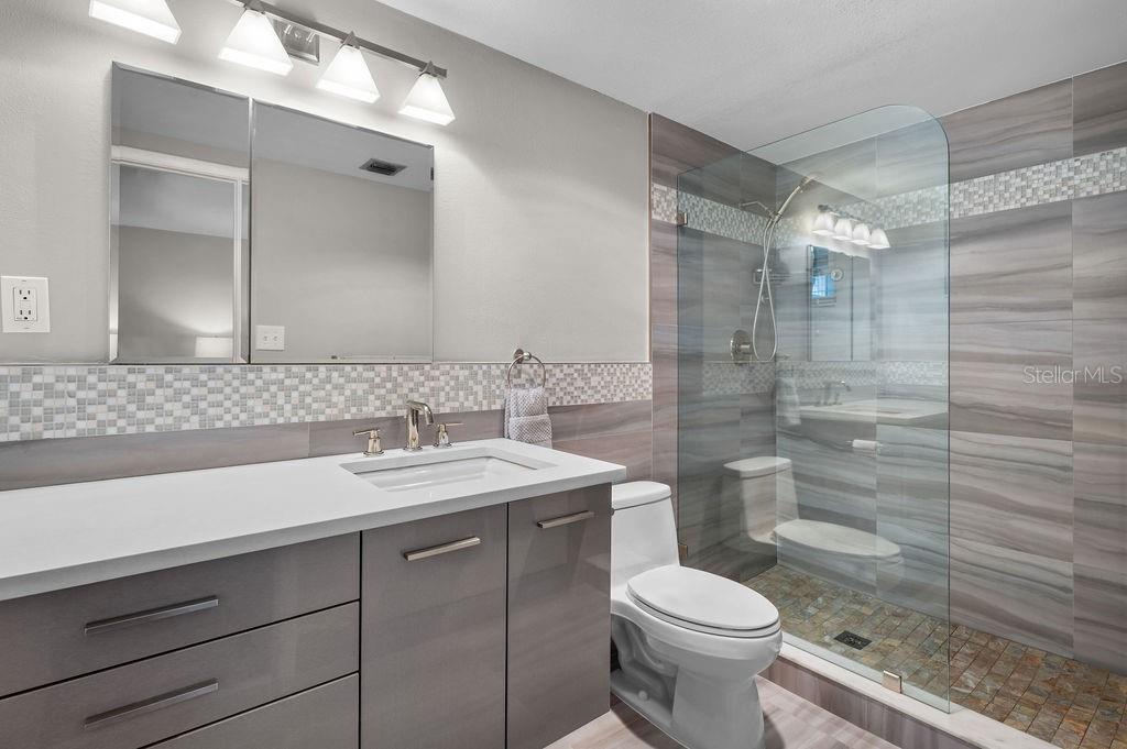 600 SUTTON PL #B302, LONGBOAT KEY, FL, 34228