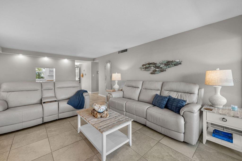 600 SUTTON PL #B302, LONGBOAT KEY, FL, 34228