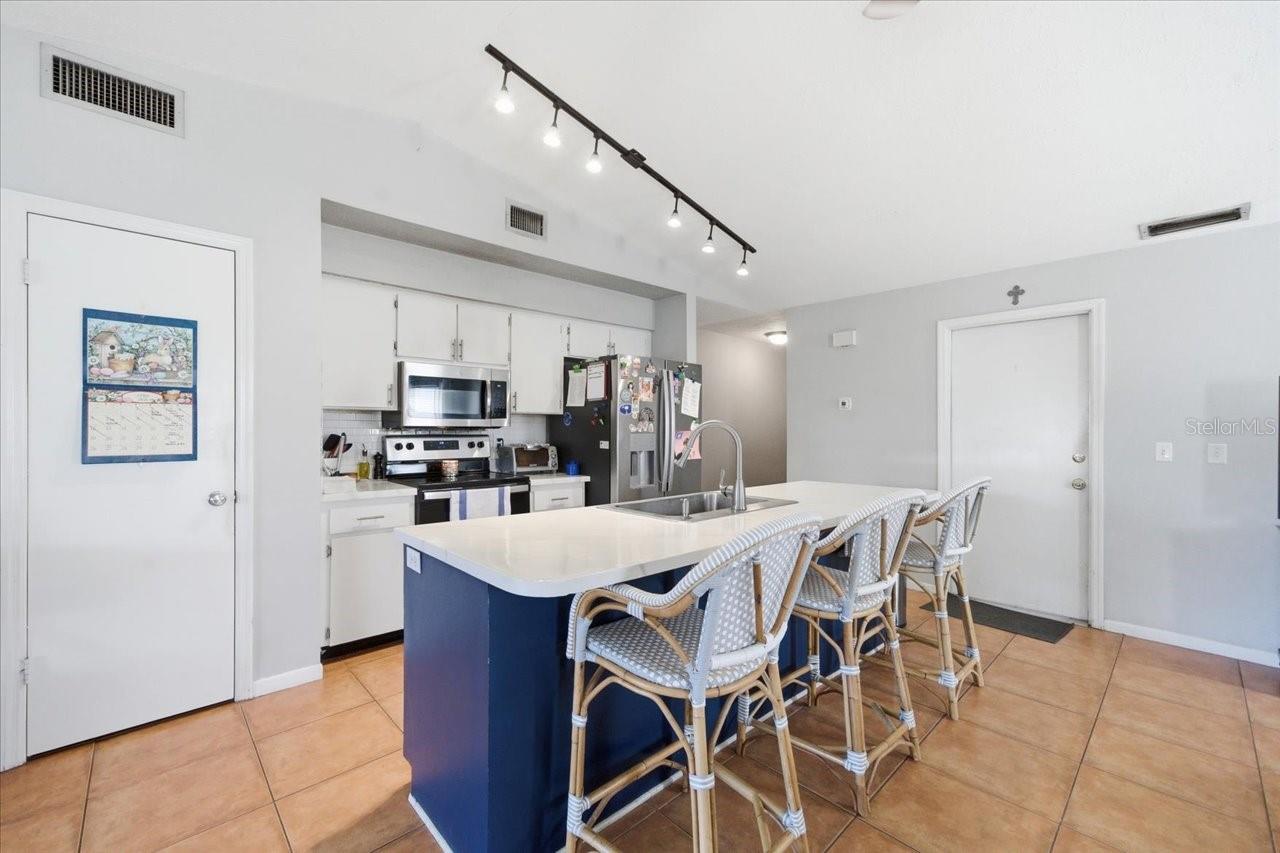 5405 STORK CT, TAMPA, FL, 33625