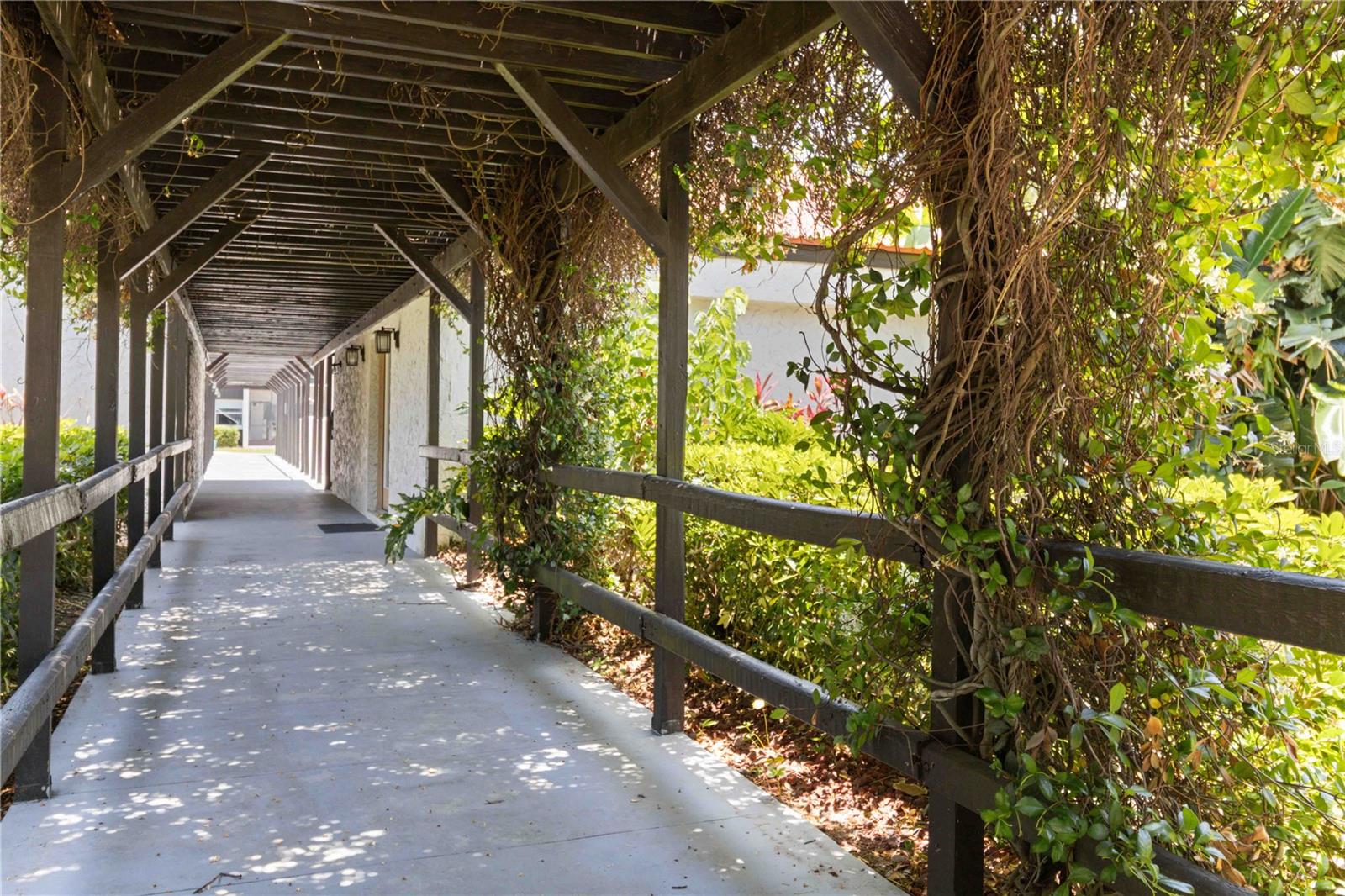 3281 BENEVA RD #104, SARASOTA, FL, 34232