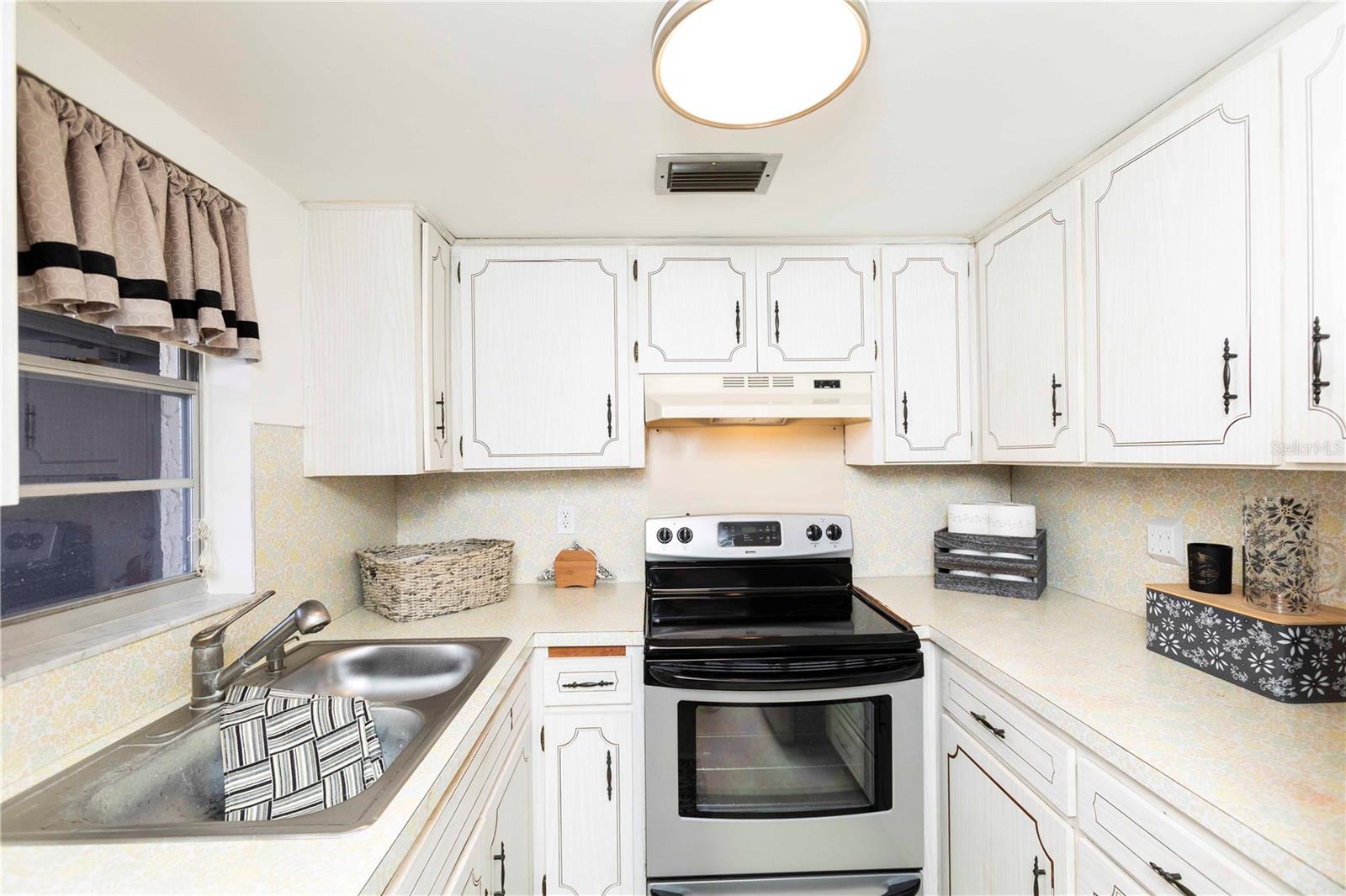 4609 MARINE PKWY #203, NEW PORT RICHEY, FL, 34652