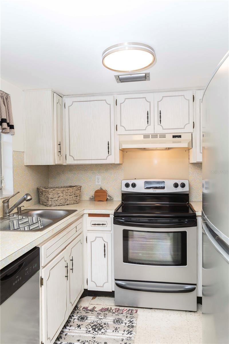 4609 MARINE PKWY #203, NEW PORT RICHEY, FL, 34652