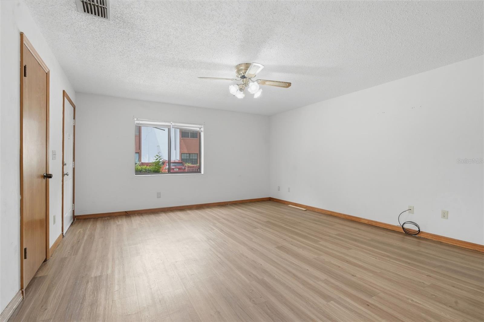 910 BIG TREE RD #202, SOUTH DAYTONA, FL, 32119