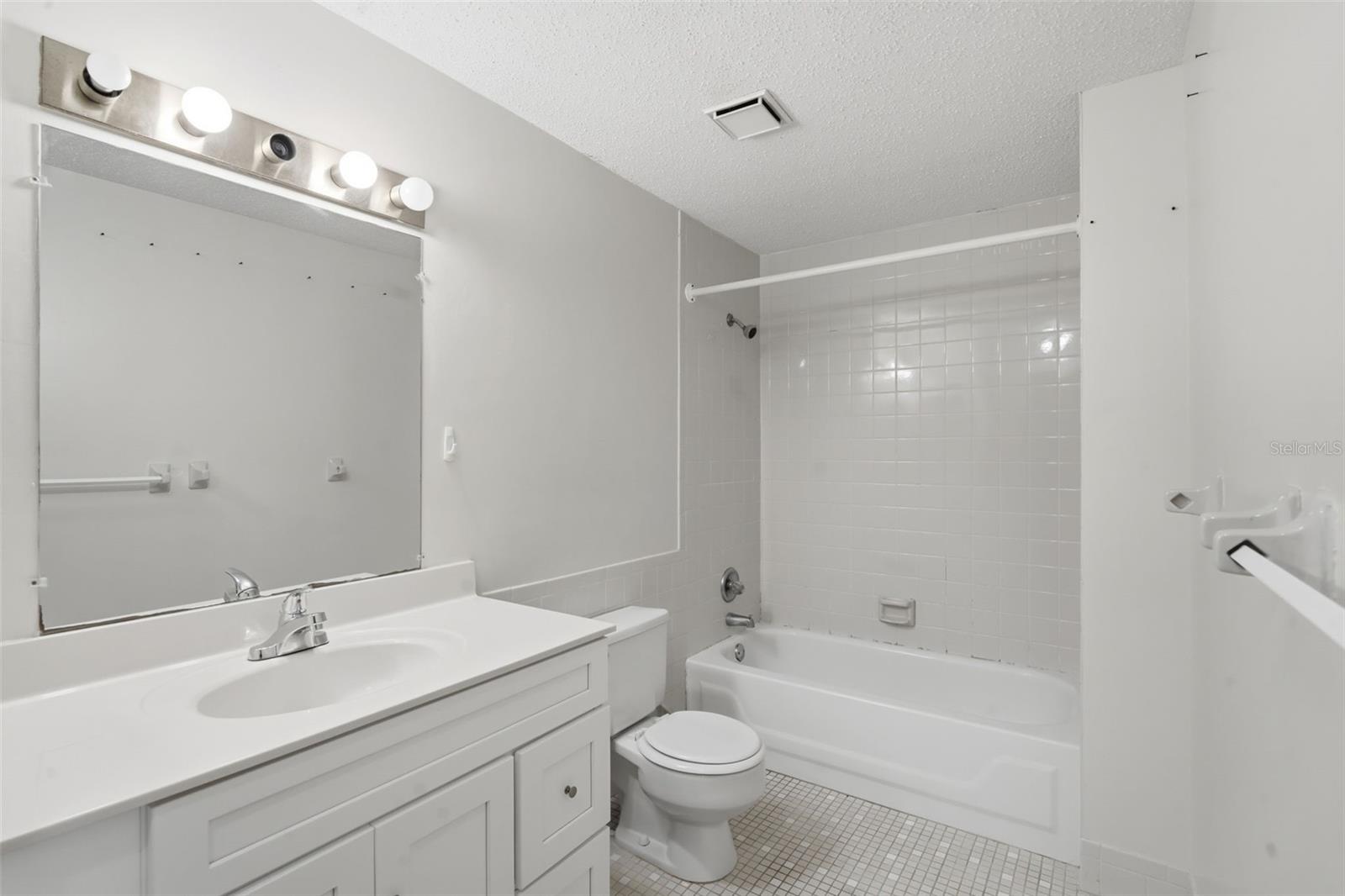 910 BIG TREE RD #202, SOUTH DAYTONA, FL, 32119