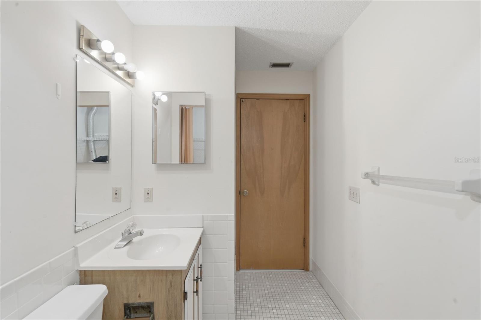 910 BIG TREE RD #202, SOUTH DAYTONA, FL, 32119