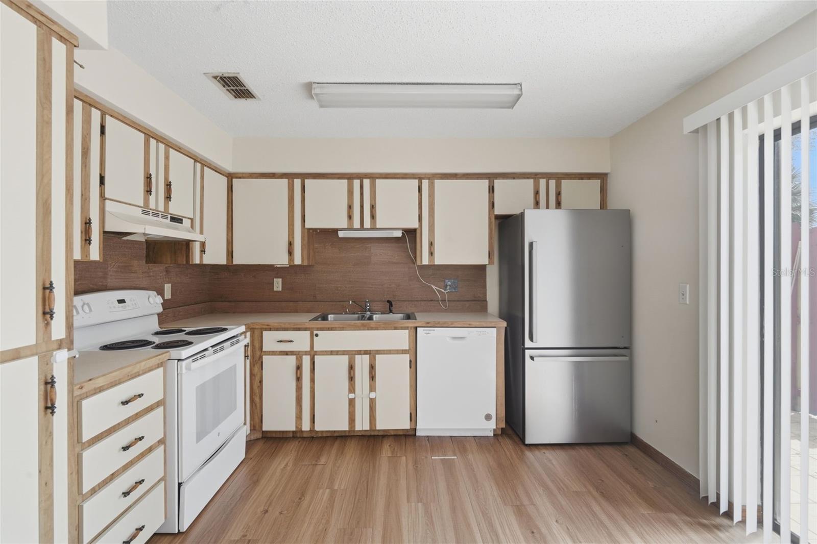 910 BIG TREE RD #202, SOUTH DAYTONA, FL, 32119