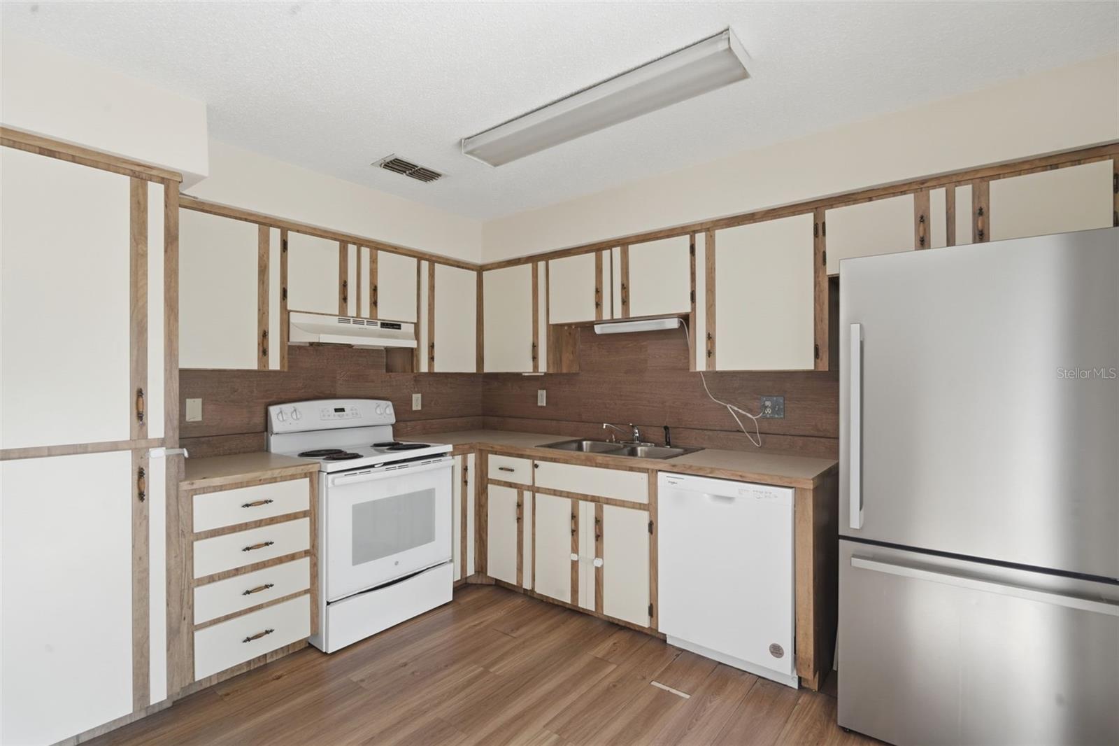 910 BIG TREE RD #202, SOUTH DAYTONA, FL, 32119