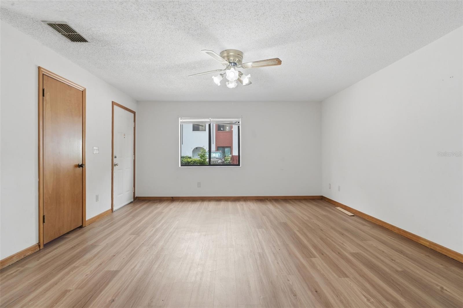 910 BIG TREE RD #202, SOUTH DAYTONA, FL, 32119