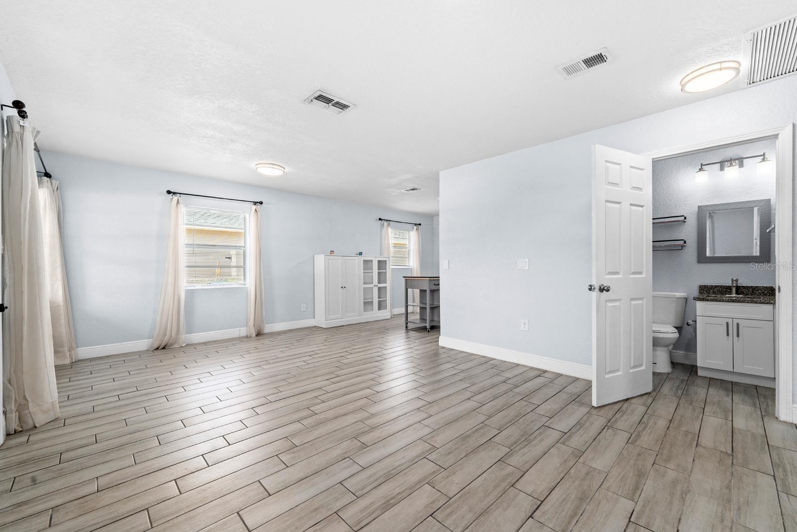 3605 W IOWA AVE, TAMPA, FL, 33611